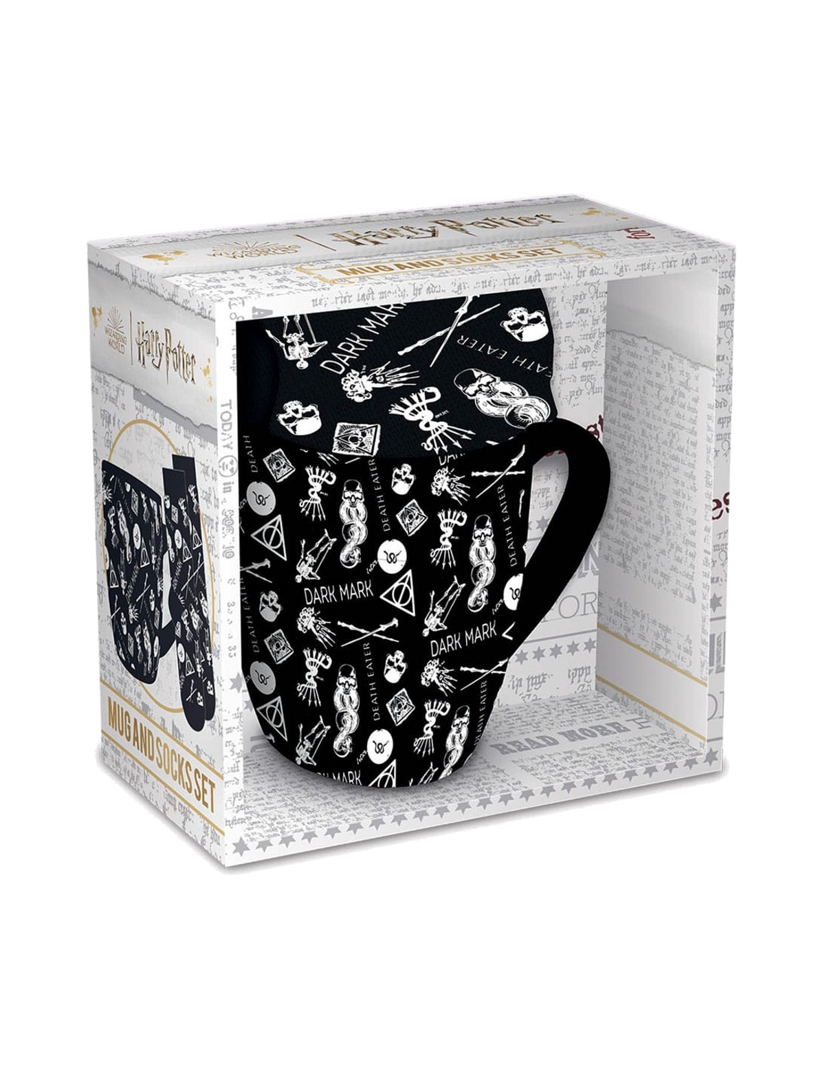Un juego de taza y calcetines en una caja. La taza y los calcetines tienen un diseño negro de Mortífagos.