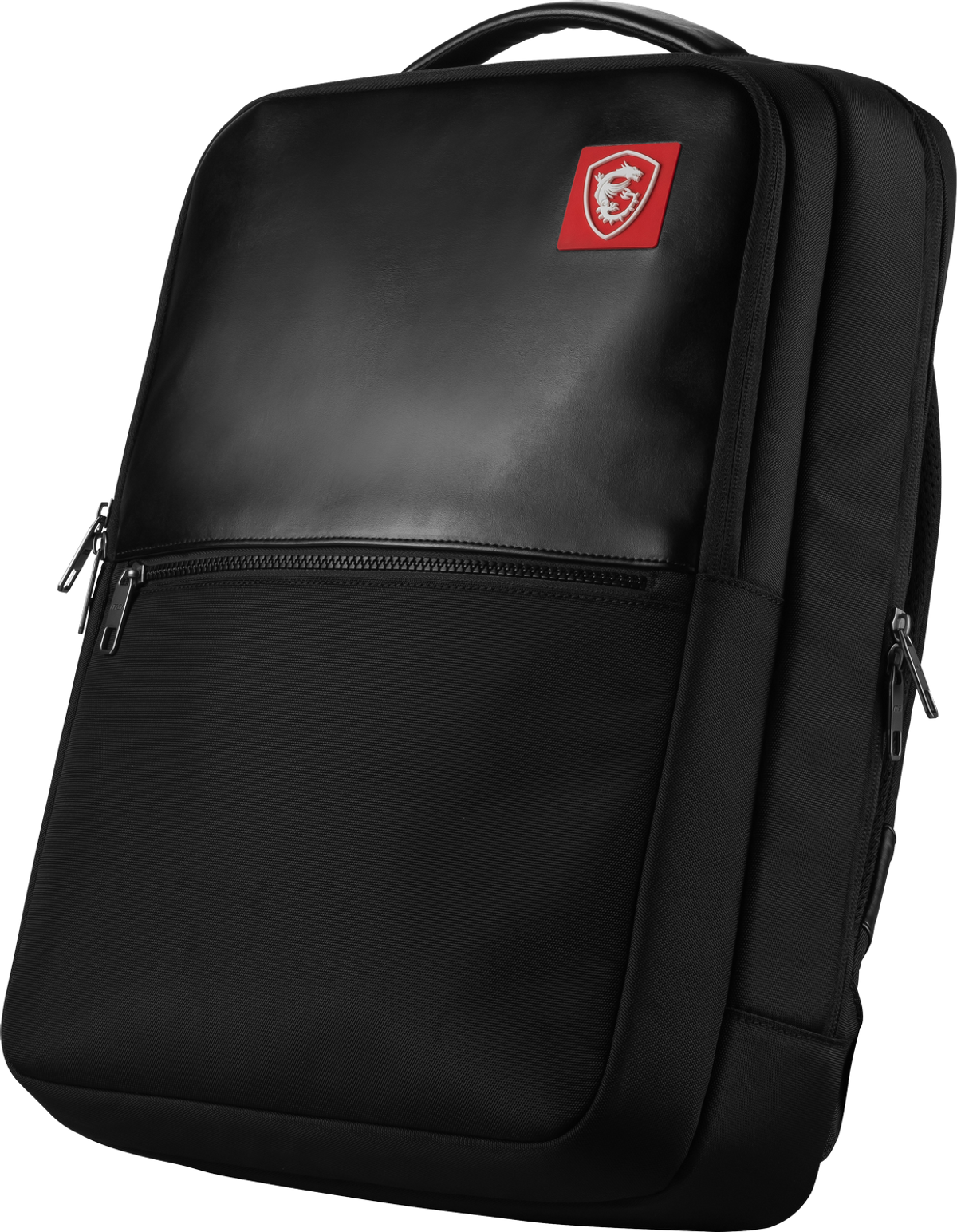 Mochila negra con logo rojo. Tiene asa y bolsillo con cremallera.