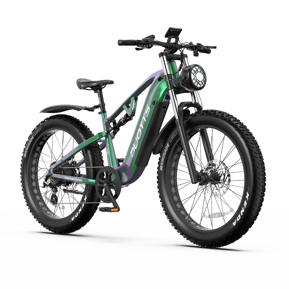 Grünes und lila Elektrofahrrad auf weißem Hintergrund mit großen Reifen und Scheinwerfer.
