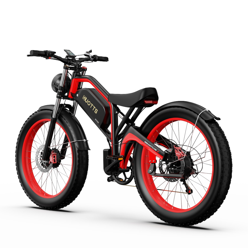 Bicicletta elettrica rossa e nera su sfondo bianco. Marchio DUOTTS sul telaio.