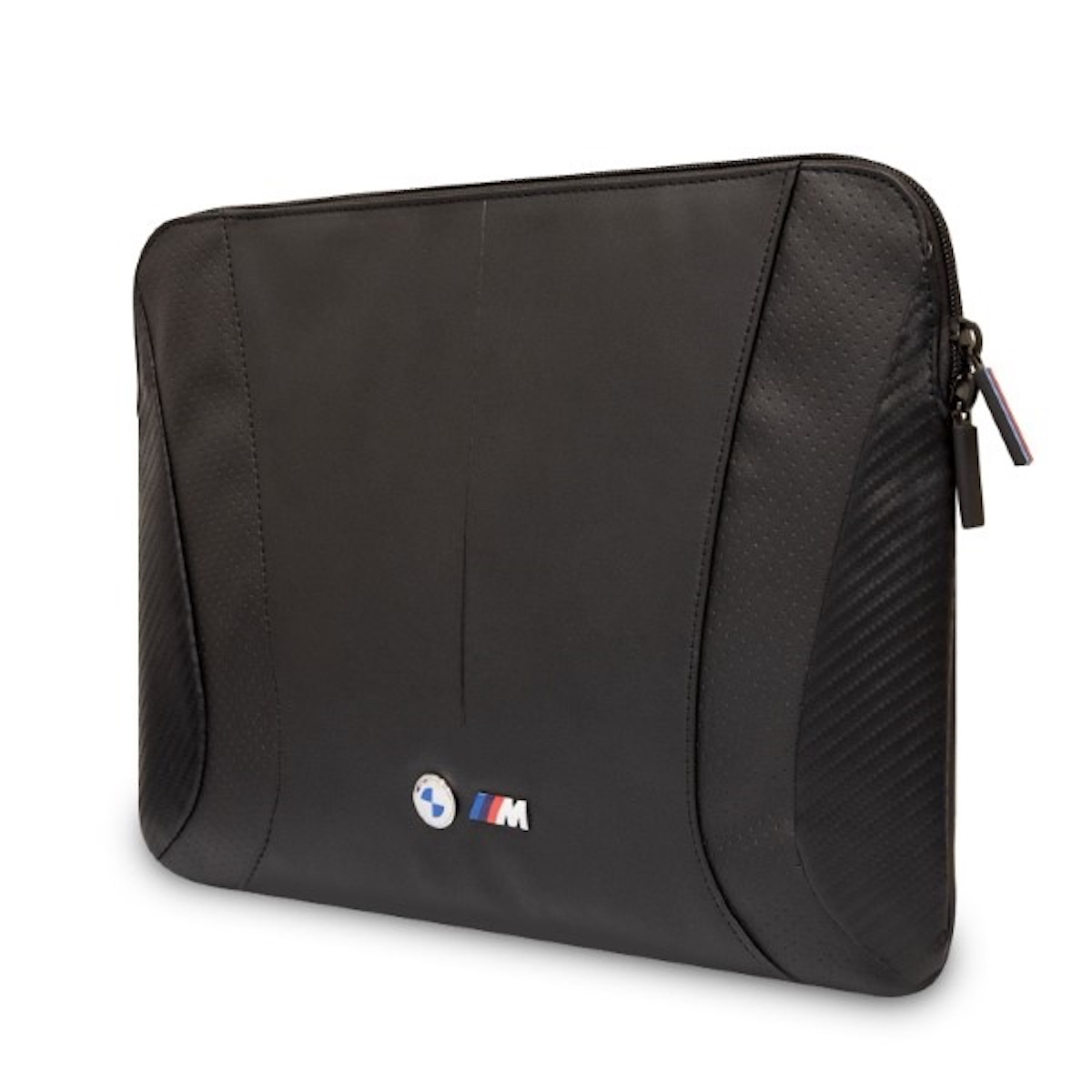 Schwarze BMW Laptoptasche mit Logo und Kohlefaserdetail, auf weißem Hintergrund.