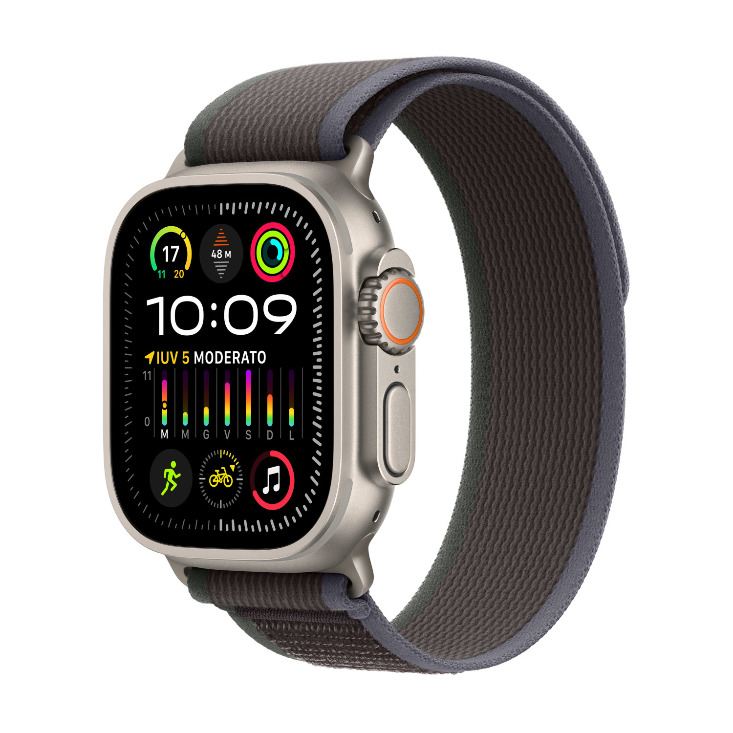 Apple Watch Ultra con cinturino grigio, mostra il quadrante e le informazioni digitali su sfondo bianco.