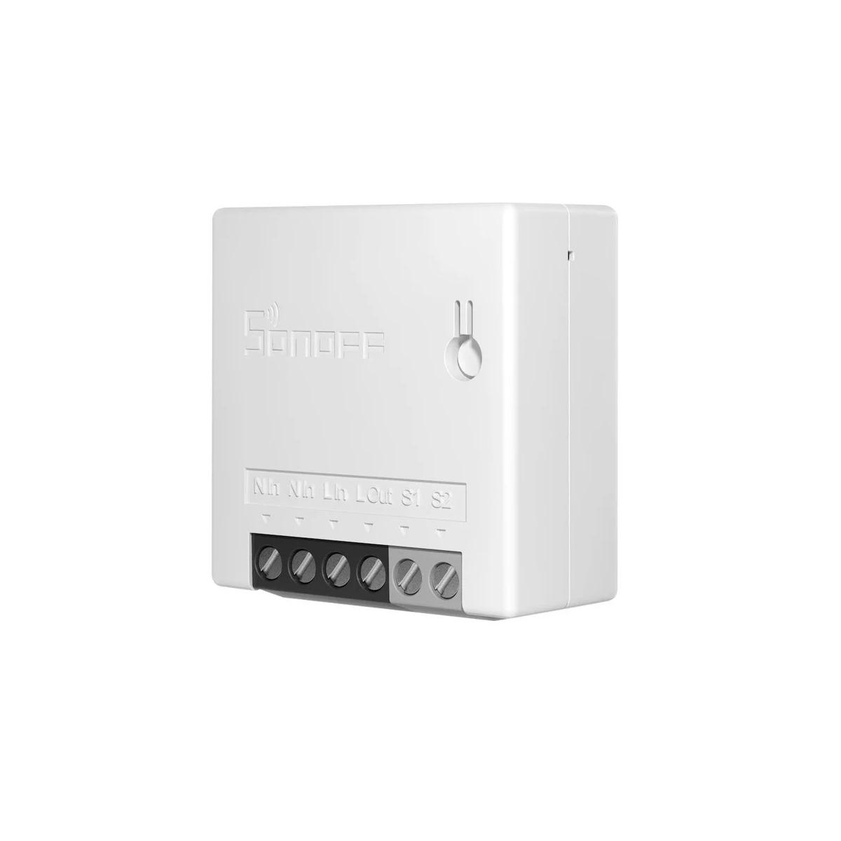 Dispositivo Sonoff bianco con terminali etichettati e logo. Ha una forma rettangolare e un'icona di interruttore laterale.