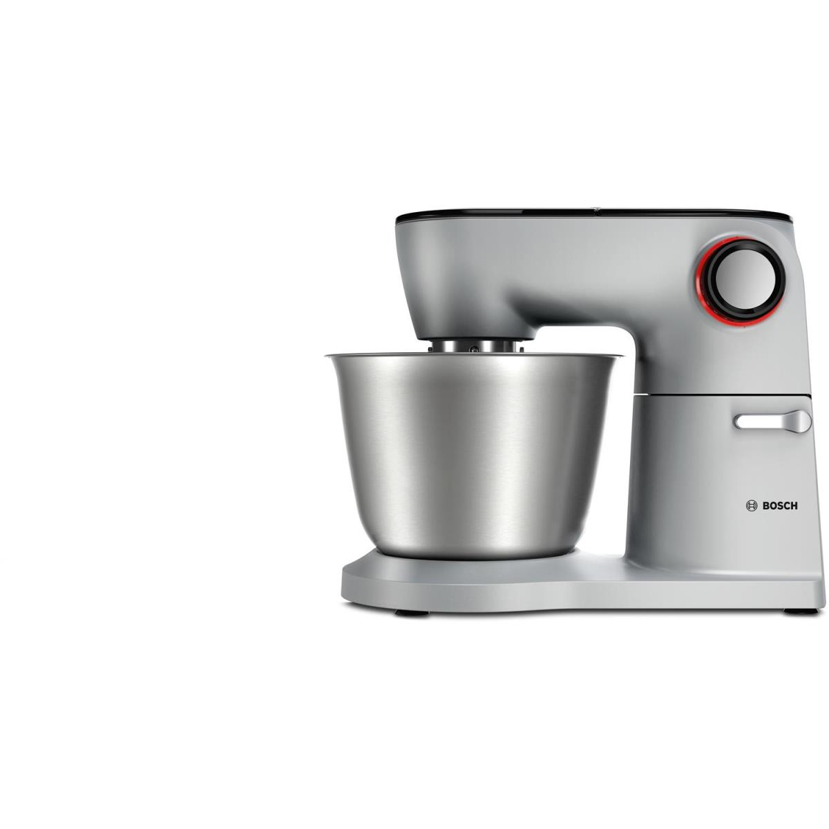Silberner Küchenmixer mit Schüssel. Roter Akzent an der Seite. Weißer Hintergrund.
