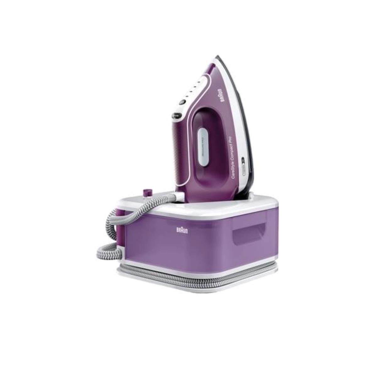 Ferro da stiro a vapore Braun viola e bianco con base di ricarica. Sfondo bianco.