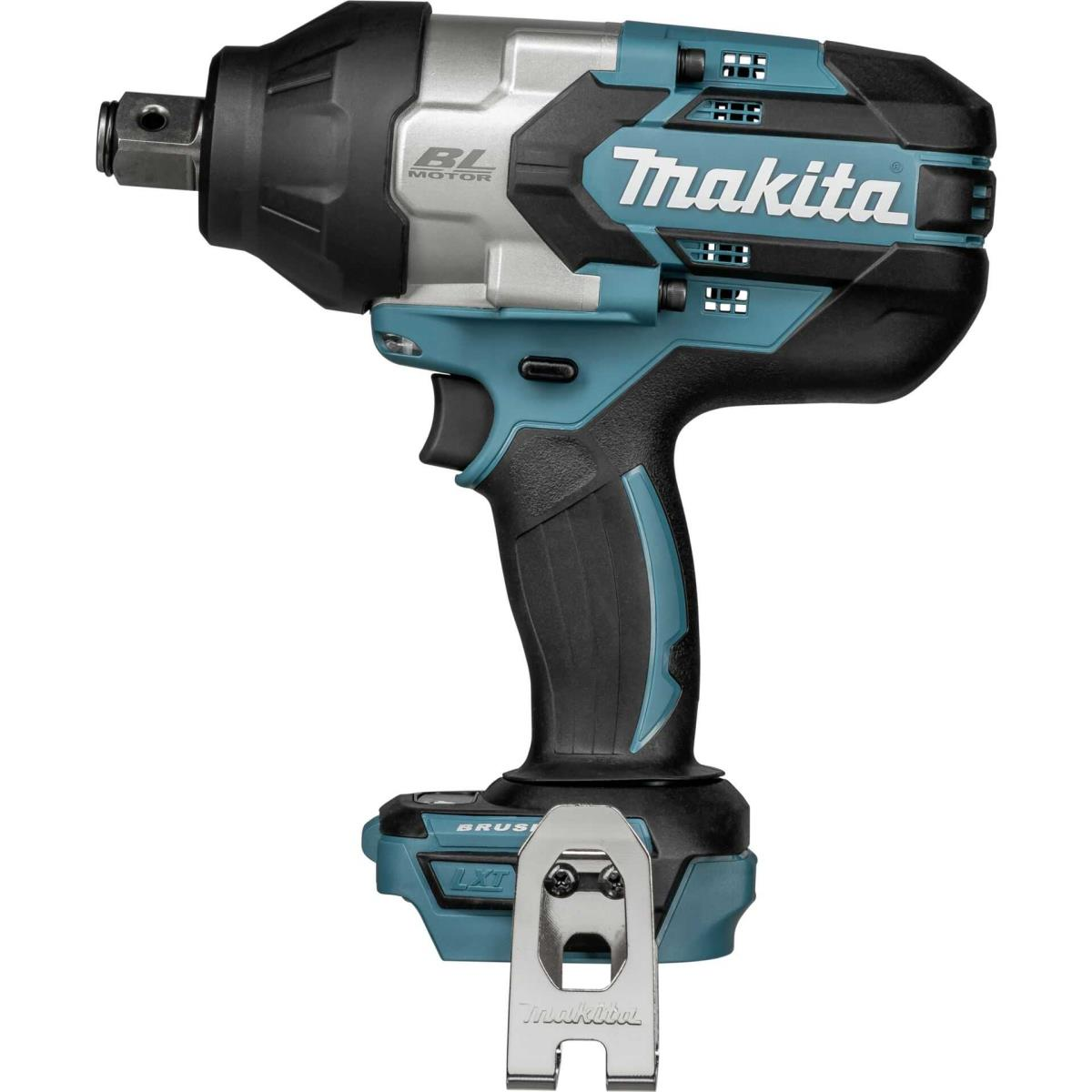 Zwarte en blauwgroene Makita slagschroevendraaier. Zwarte handgreep, zilveren motor.