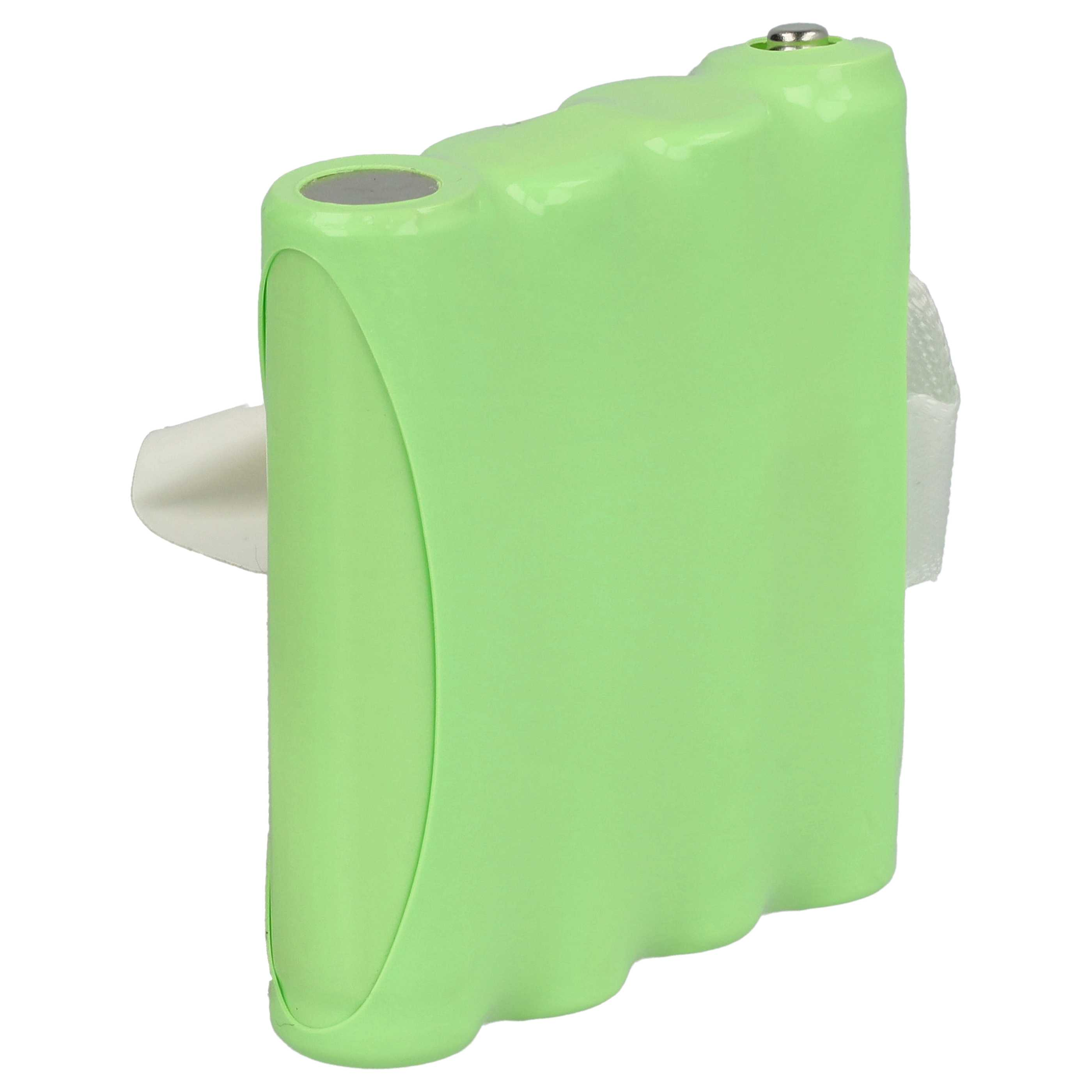 Ein grünes Batteriepack mit einem weißen Etikett und einem Metallkontakt.