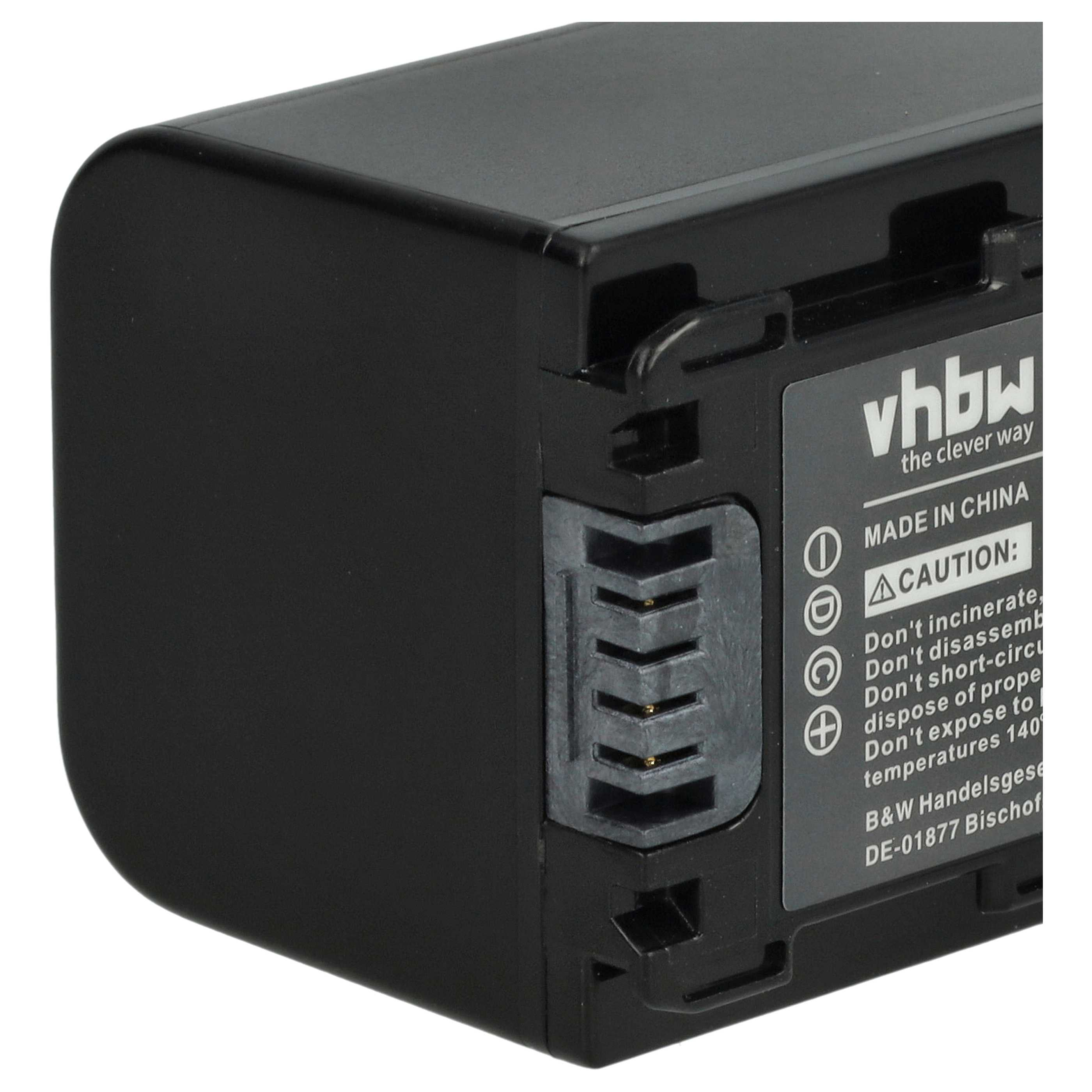 Schwarze Batterie, Warnhinweis, Anschlüsse sichtbar, weißer Hintergrund.