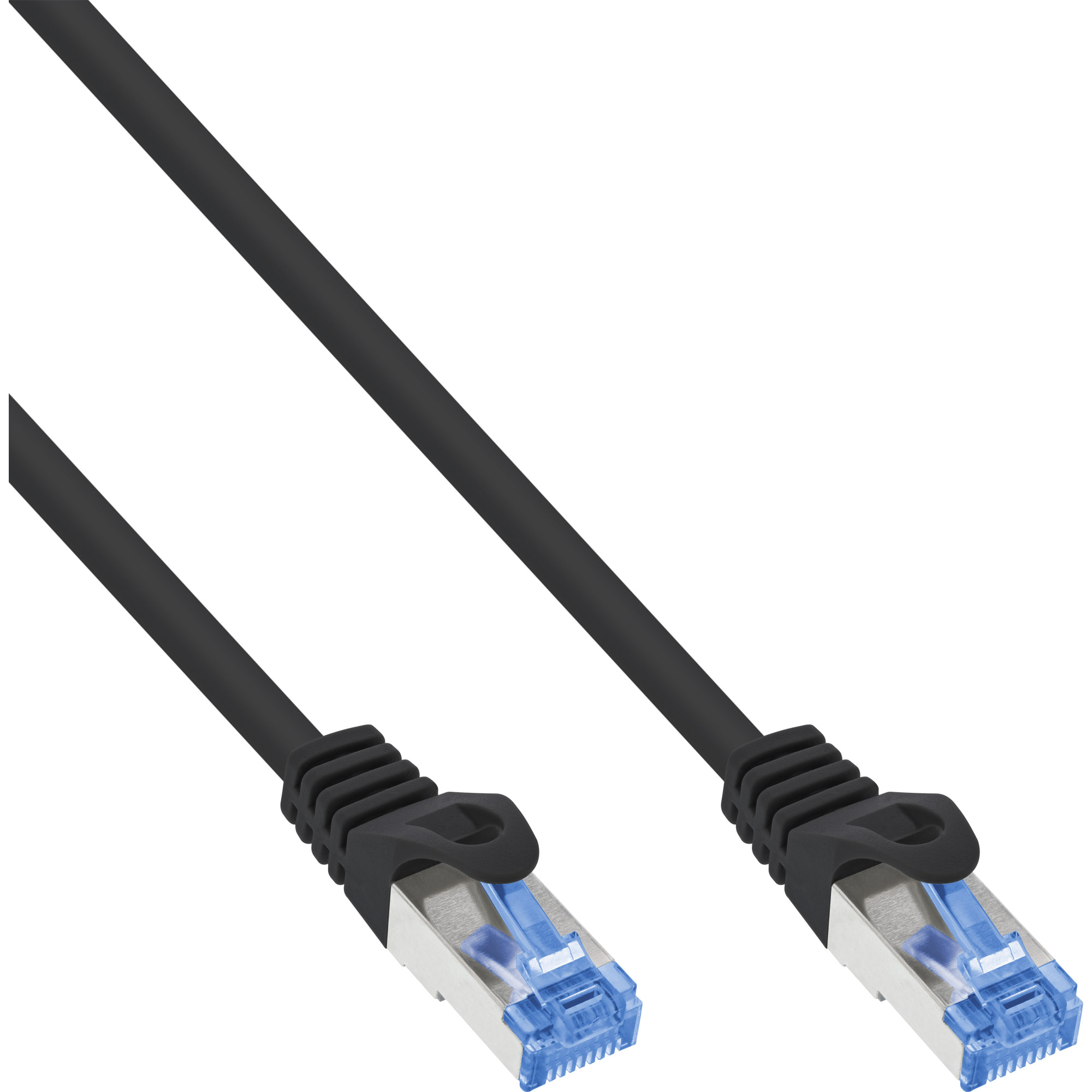 Czarny kabel Ethernet z niebieskimi złączami. Na białym tle. Prosty kabel.
