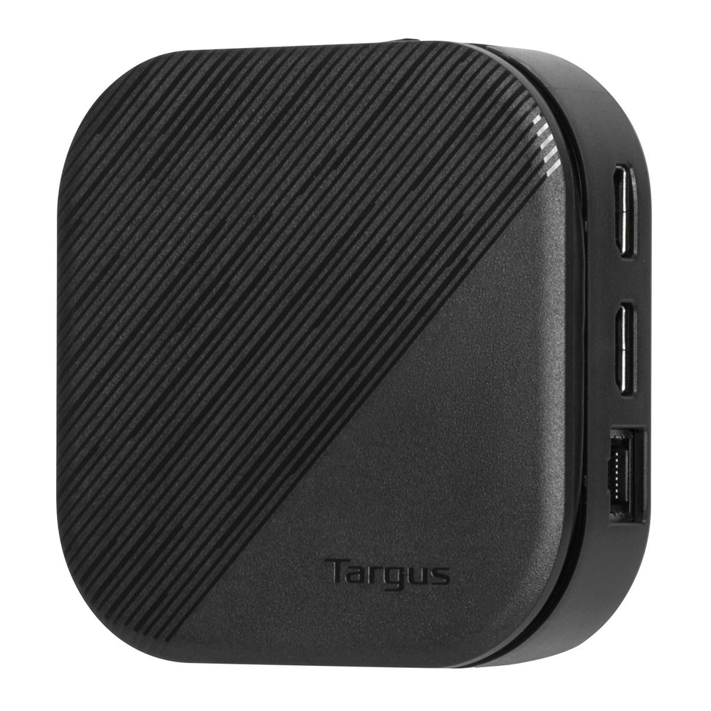 Hub USB Targus nero. Forma quadrata con più porte. Isolato su bianco.