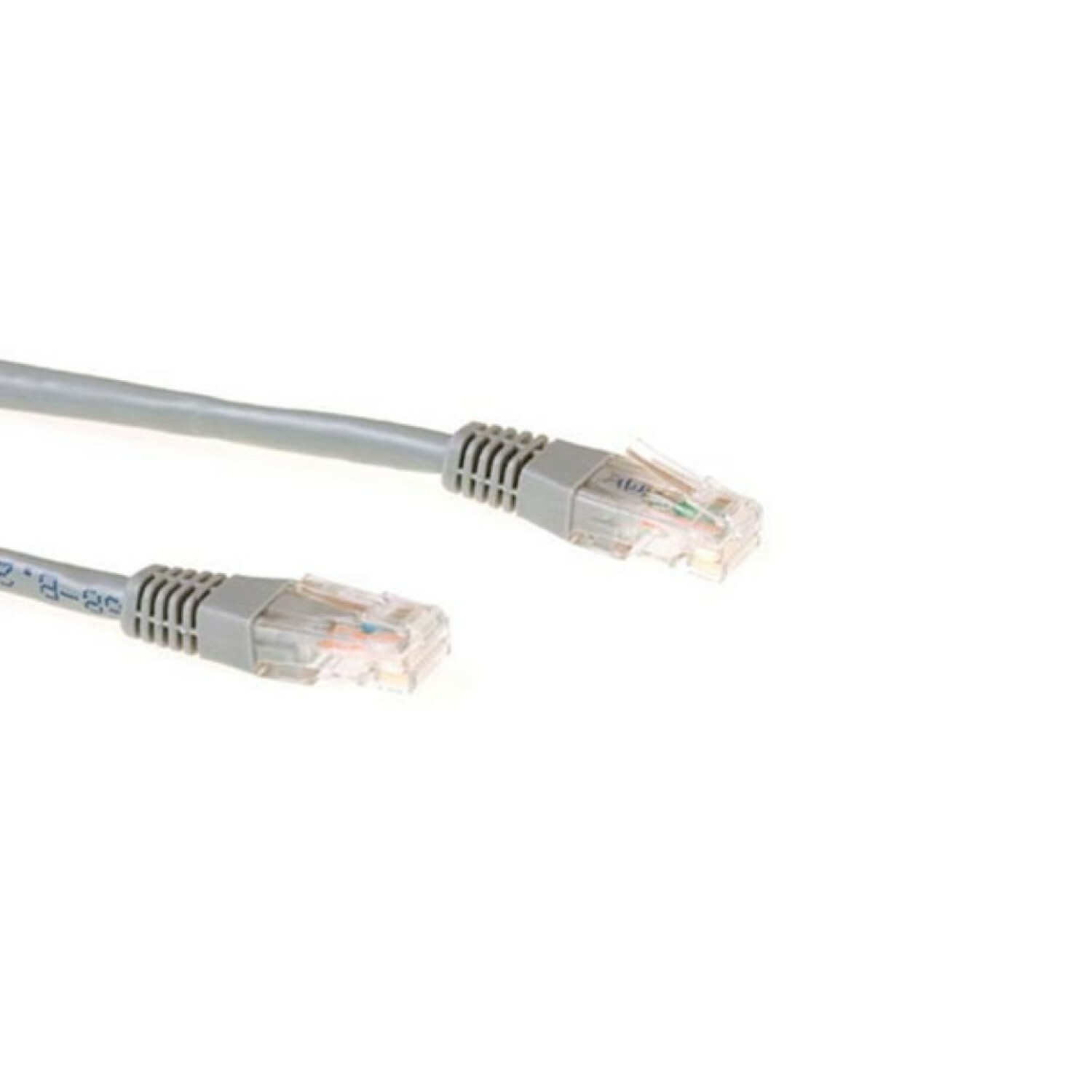 Twee grijze Ethernet-kabels met transparante connectoren op witte achtergrond.