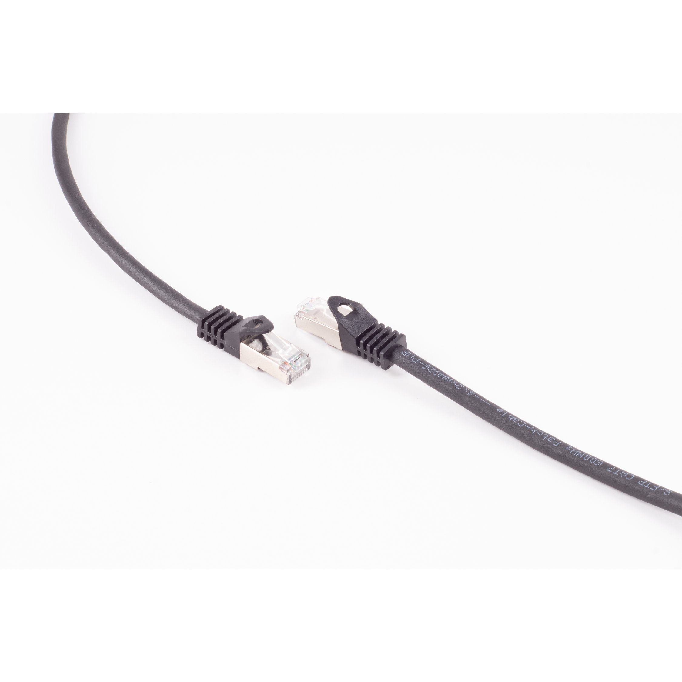 Due cavi Ethernet con connettori separati.