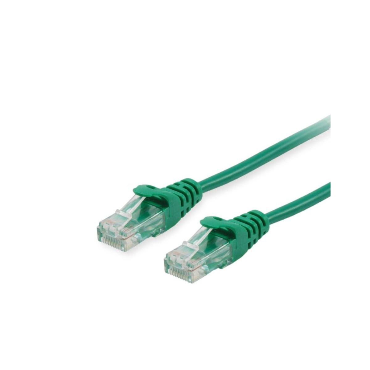 Dwa zielone kable Ethernet z przezroczystymi złączami, pod kątem na białym tle.
