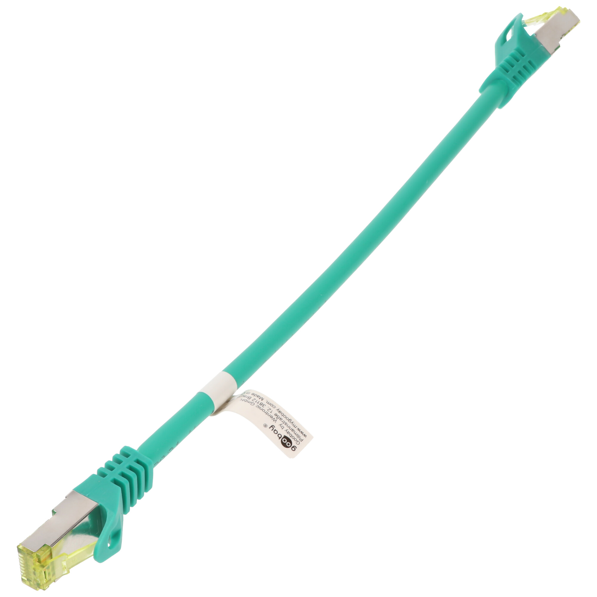 Cavo di rete verde con connettori ed etichetta, su sfondo bianco.