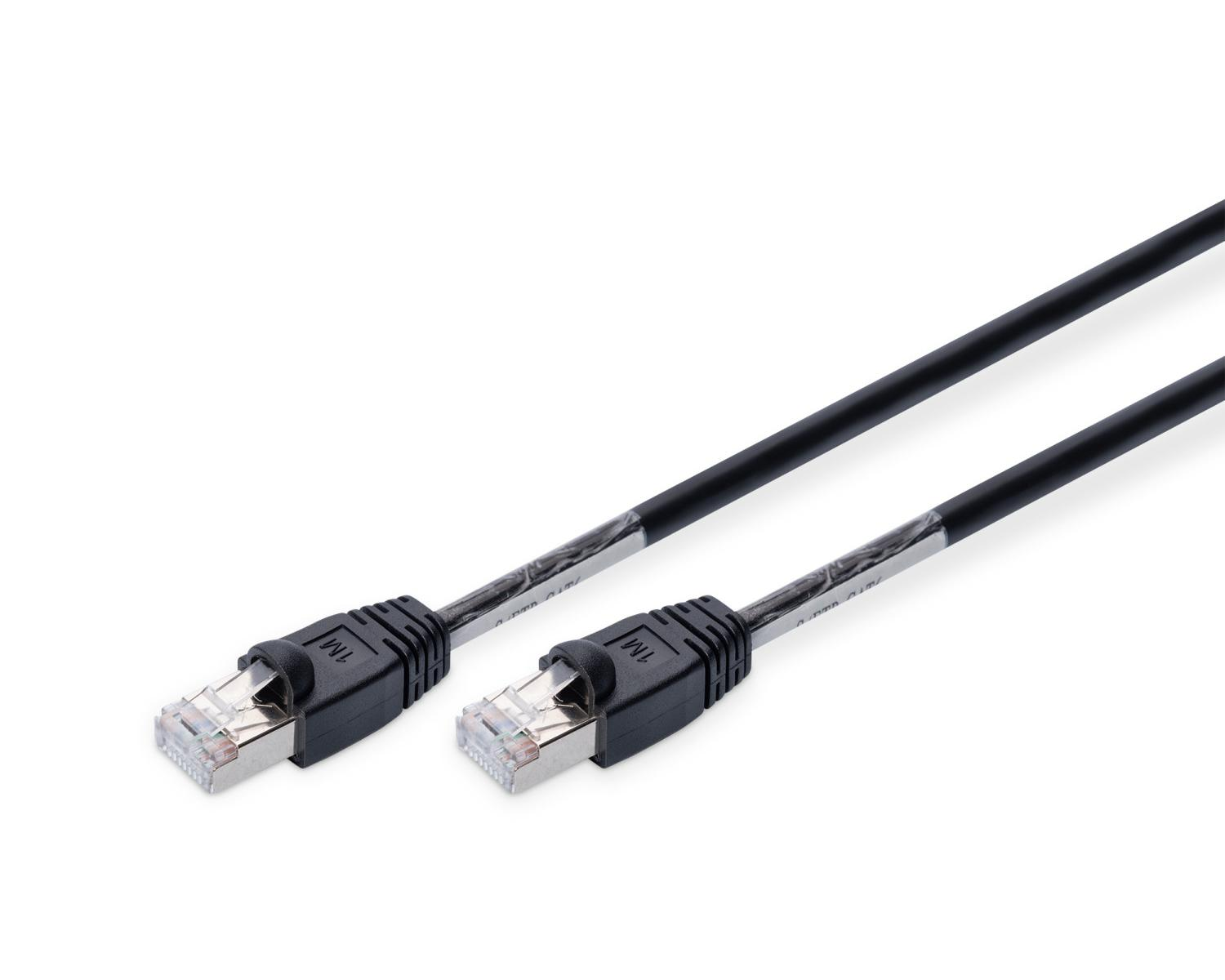 Dwa czarne kable Ethernet z czarnymi złączami na białym tle.