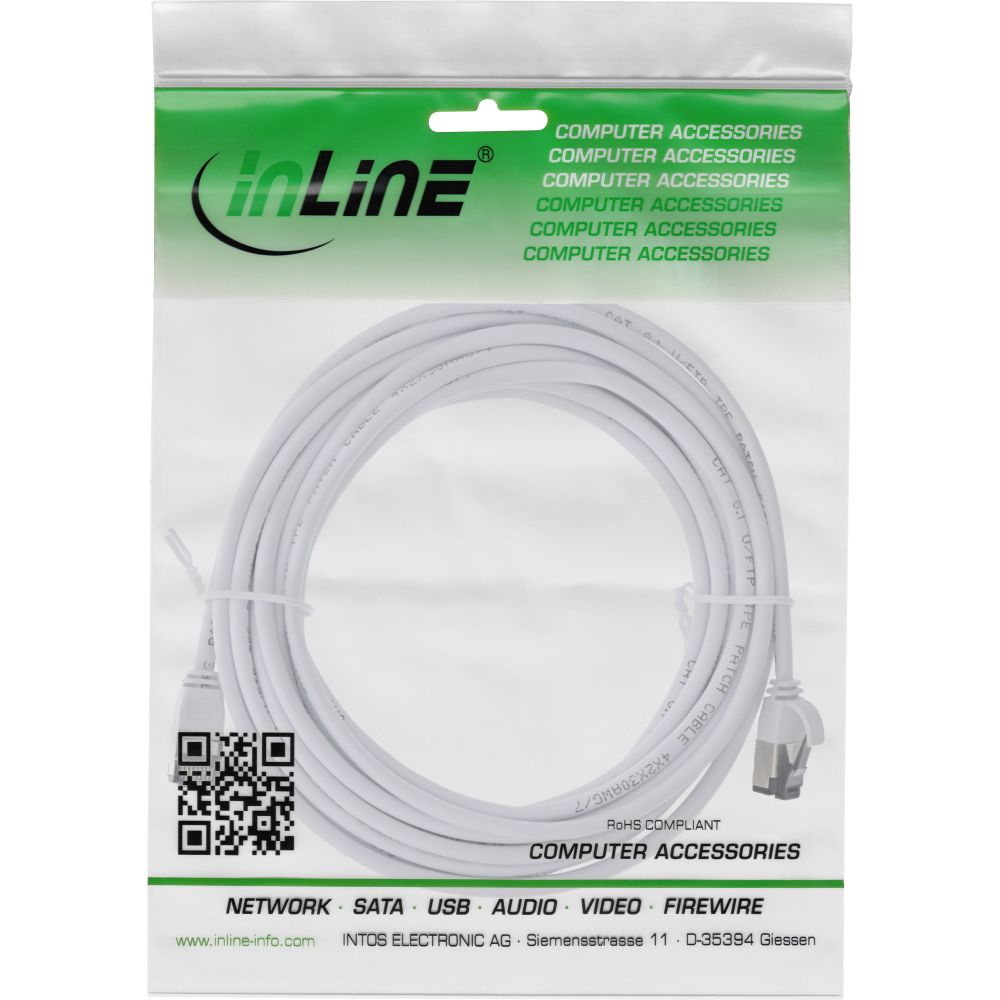 Een witte ethernetkabel in plastic zak met tekst op witte achtergrond.