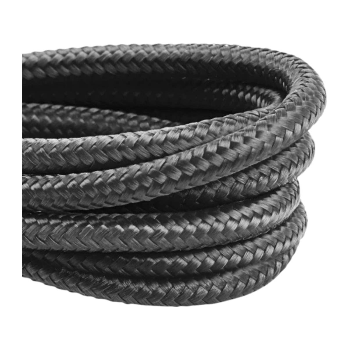 Un cable trenzado negro enrollado. La textura de la trenza es visible.