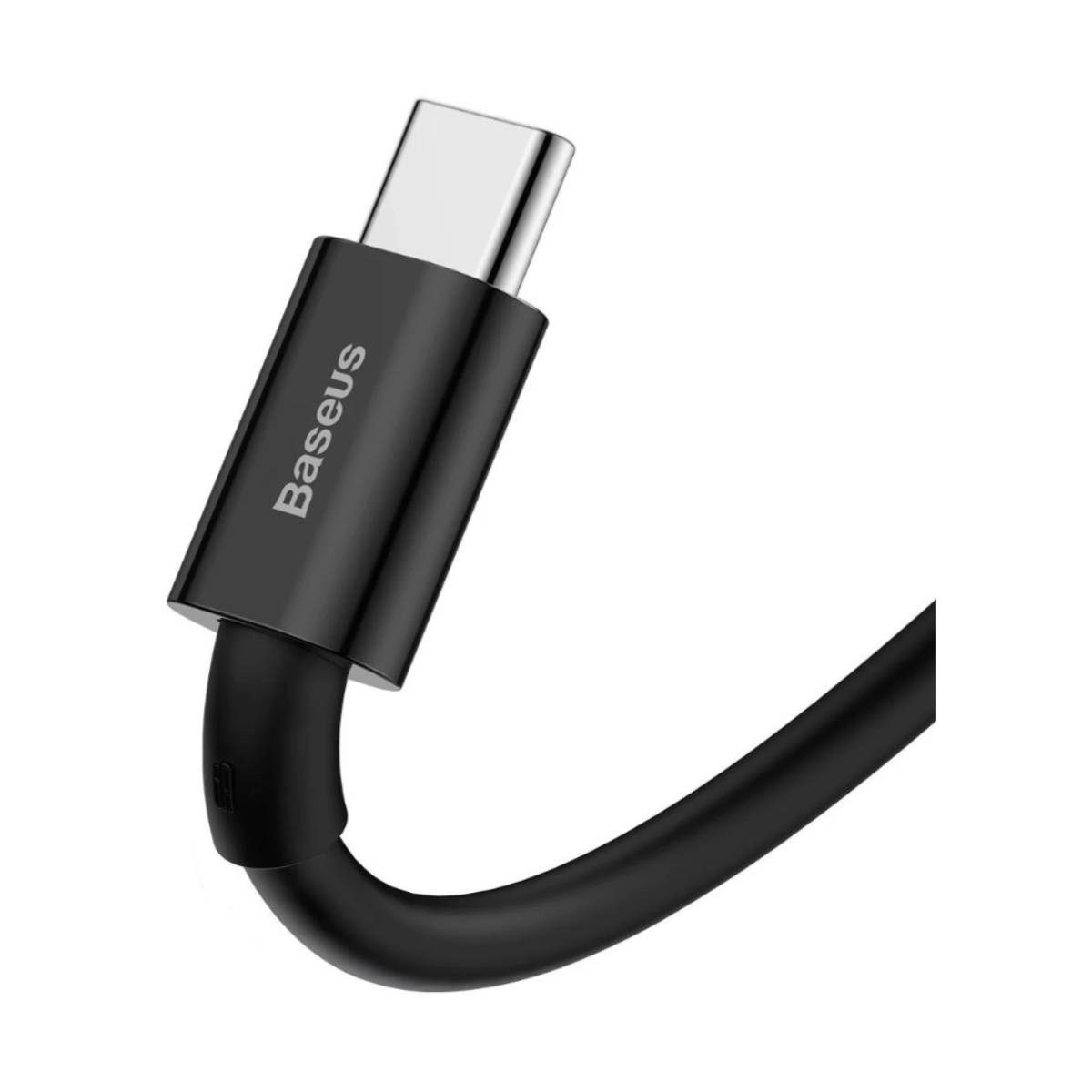 Czarny kabel USB-C z czarnym złączem, zbliżenie na białym tle.