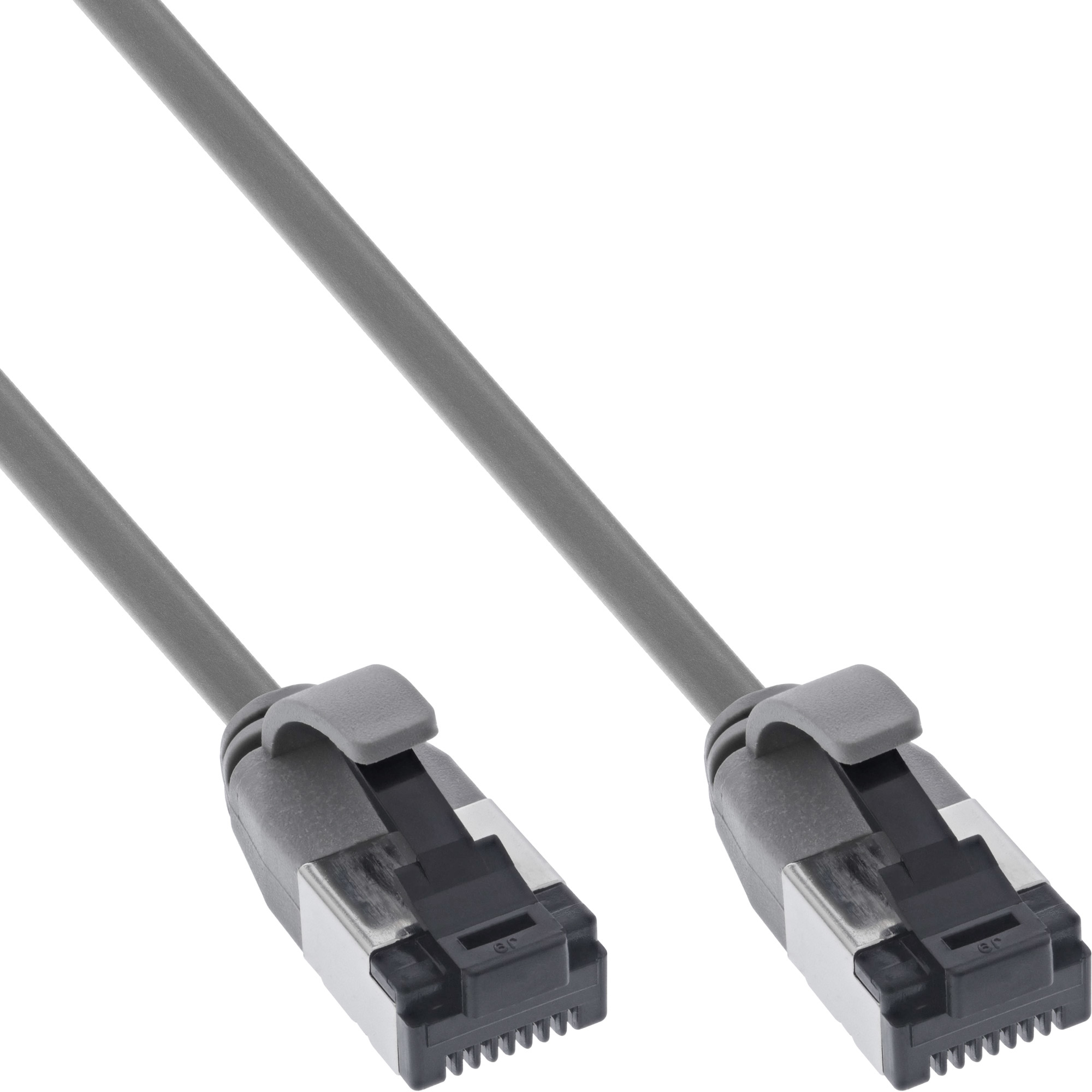 Twee grijze ethernetkabels met connectoren. Witte achtergrond.