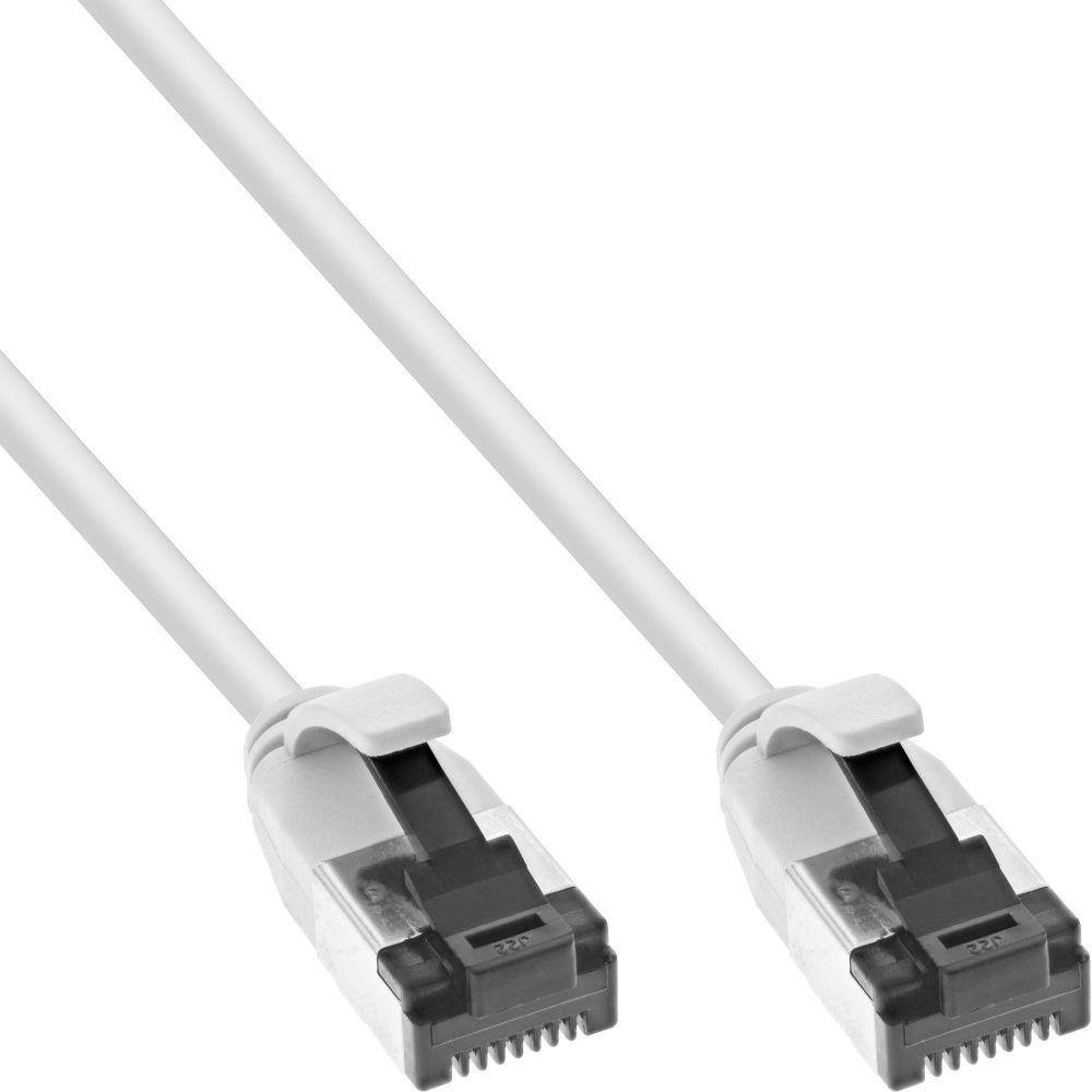 Twee witte netwerkkabels met connectoren, schuin op een witte achtergrond.
