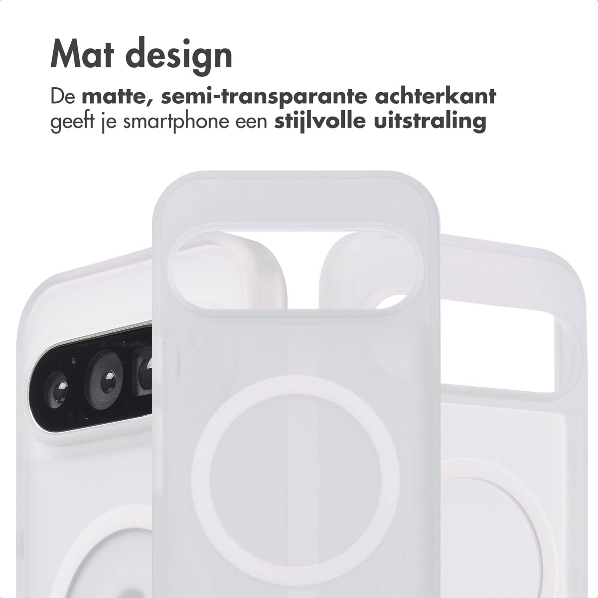 Drie witte telefoonhoesjes. De hoesjes zijn doorschijnend en hebben een matte afwerking. De hoesjes zijn voor een telefoon.