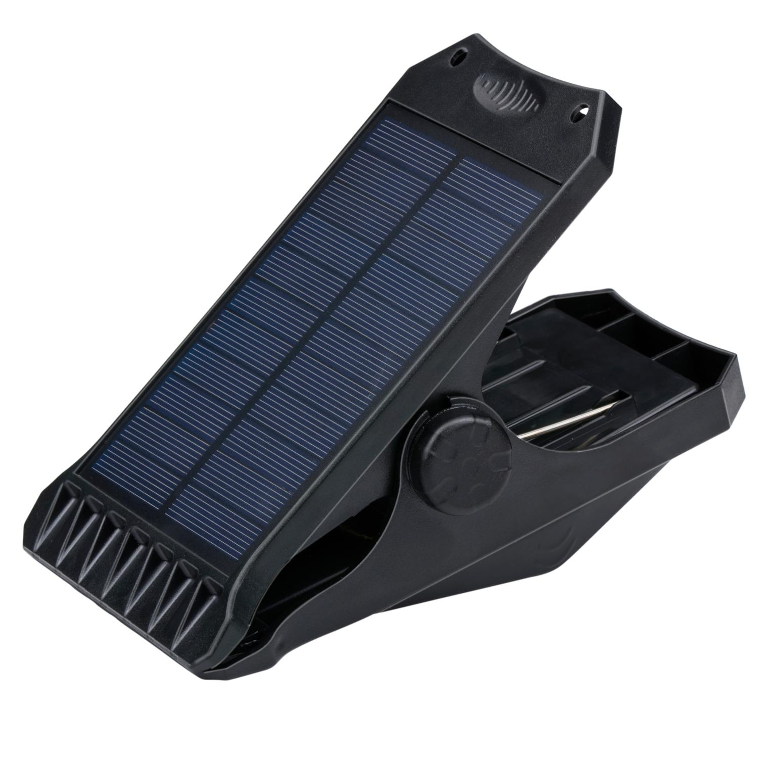 Zwarte zonnepaneelclip met een zonnepaneel.