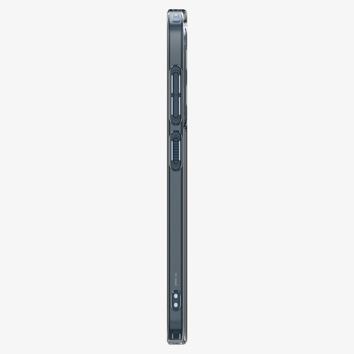 Vue latérale d'un téléphone avec une coque transparente. La coque a des boutons et un port de charge.