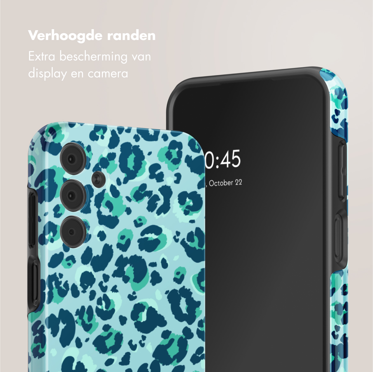 Telefono con custodia a fantasia leopardo verde acqua su sfondo nero. Testo: 'Verhoogde randen'.