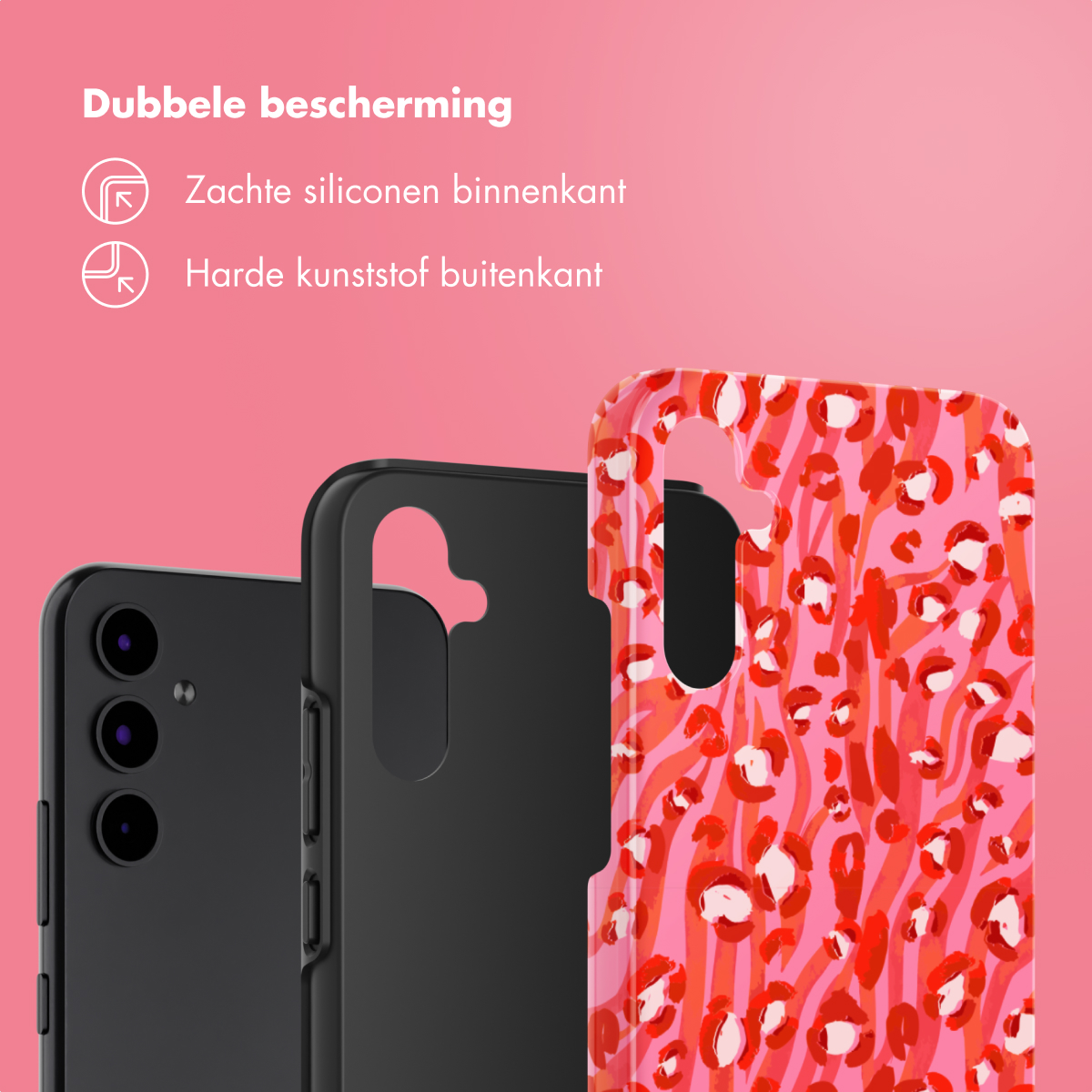Een telefoon en twee hoesjes. Een luipaardprint hoesje rechts. De telefoon is zwart en het andere hoesje ook.
