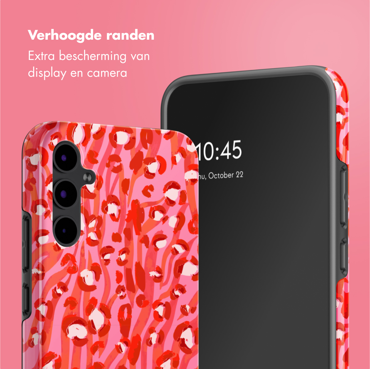 Een telefoon en een hoesje met een rode luipaardprint. De tijd op de telefoon is 10:45.