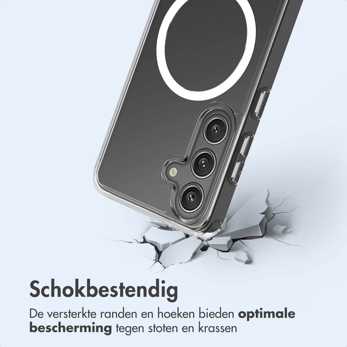 Transparante hoes met wit cirkeldesign, scheuren op de grond. Toont telefoon met camera.