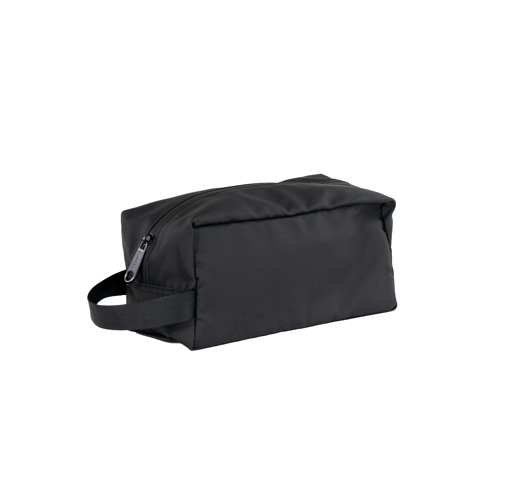 Bolsa de aseo negra, rectangular, con asa y cremallera. La bolsa sobre fondo negro.