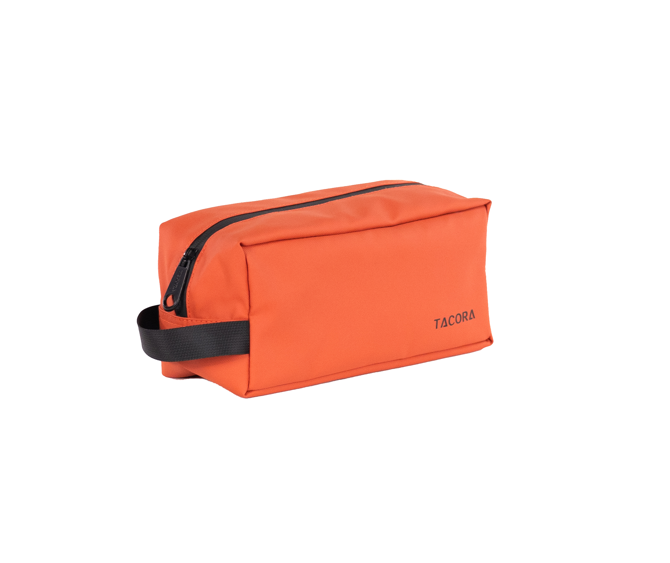 Bolsa rectangular naranja con 'TACORA' impreso. Está sobre un fondo negro.