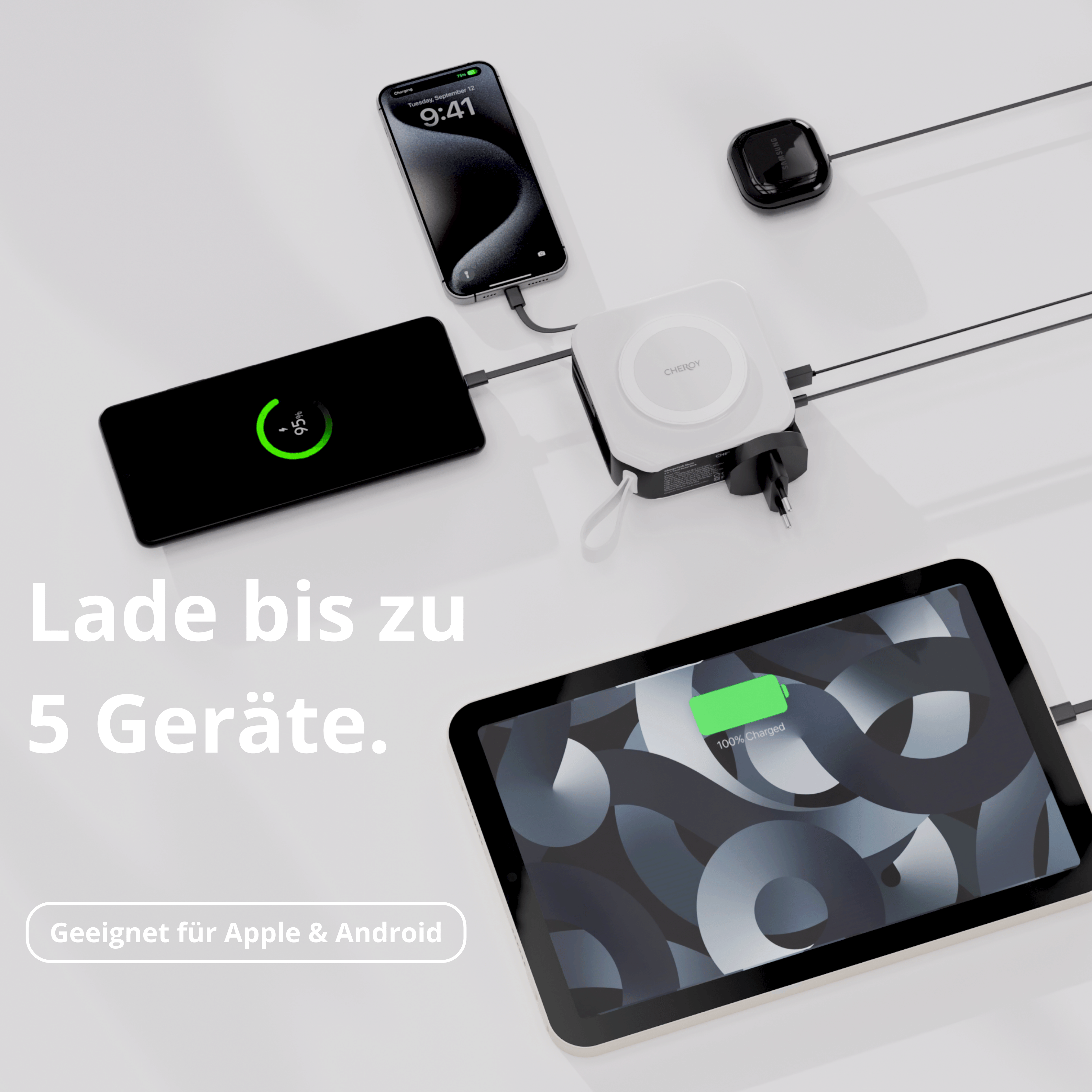 Ladegerät mit mehreren angeschlossenen Geräten. Telefon, Tablet und andere Geräte laden.