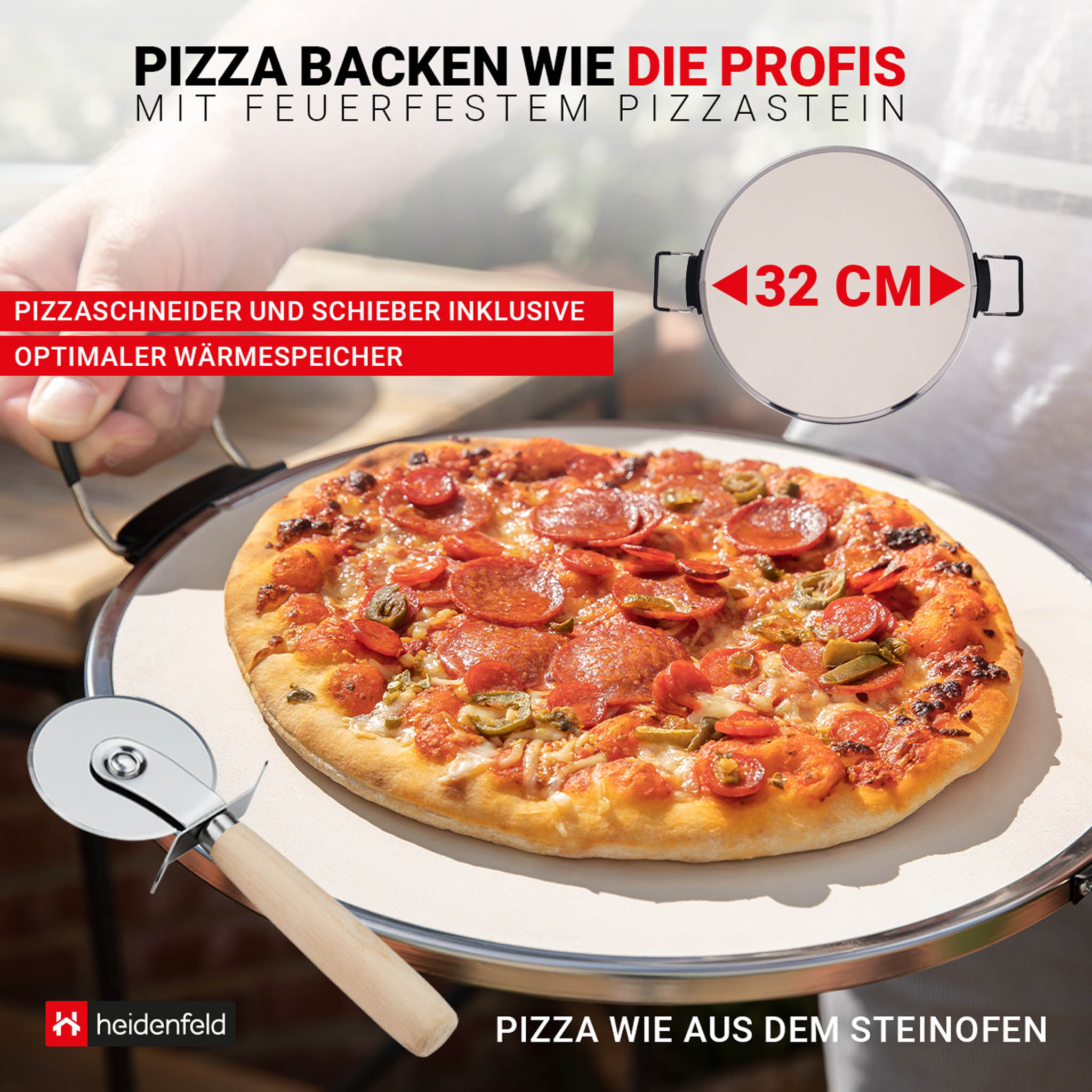 Eine Pizza mit Peperoni und ein Pizzaschneider, platziert auf einem Stein und auf einem Holztisch.