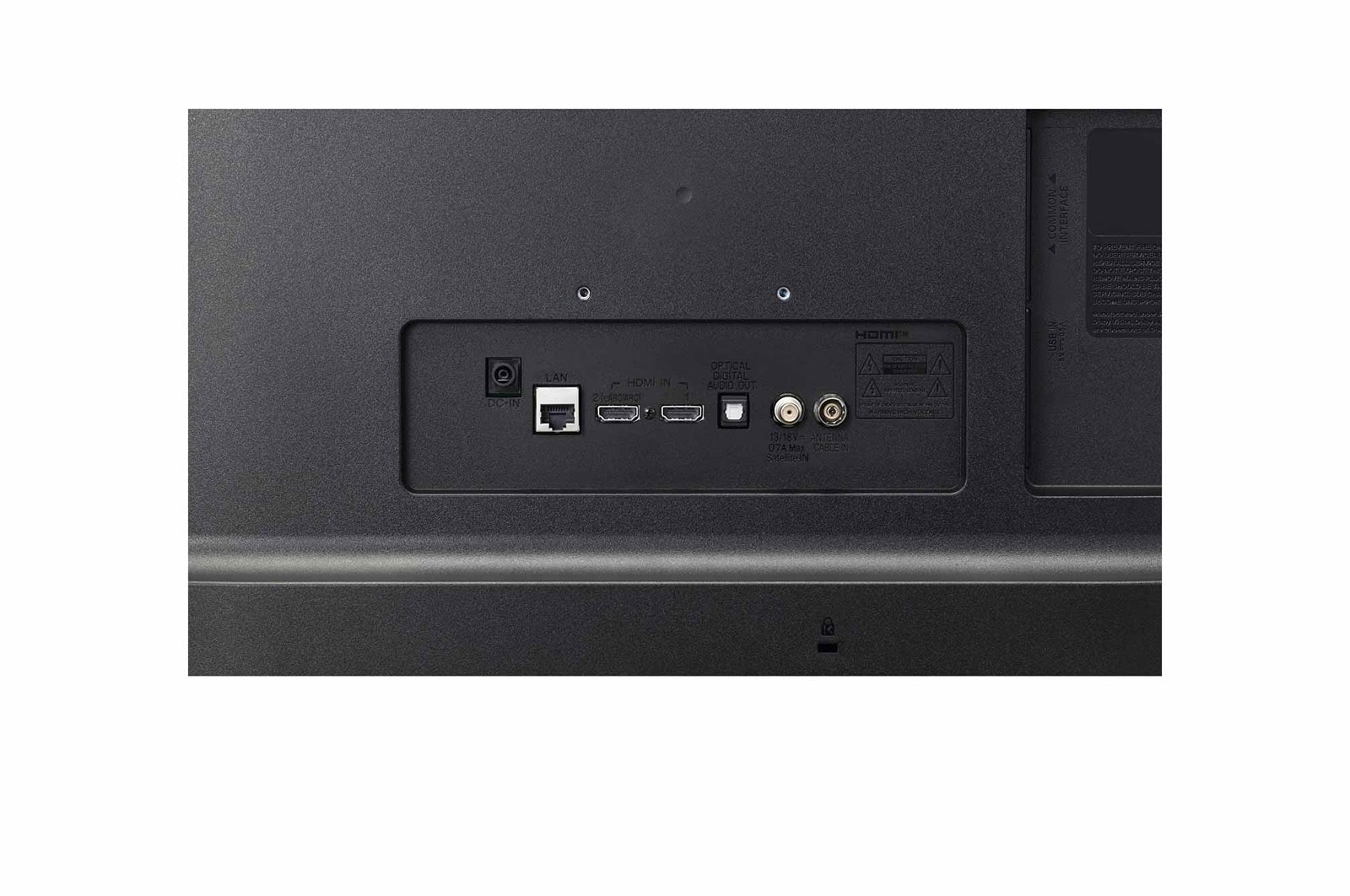 Rückseite eines schwarzen Fernsehers mit Anschlussports. Ports umfassen HDMI, LAN und Strom.