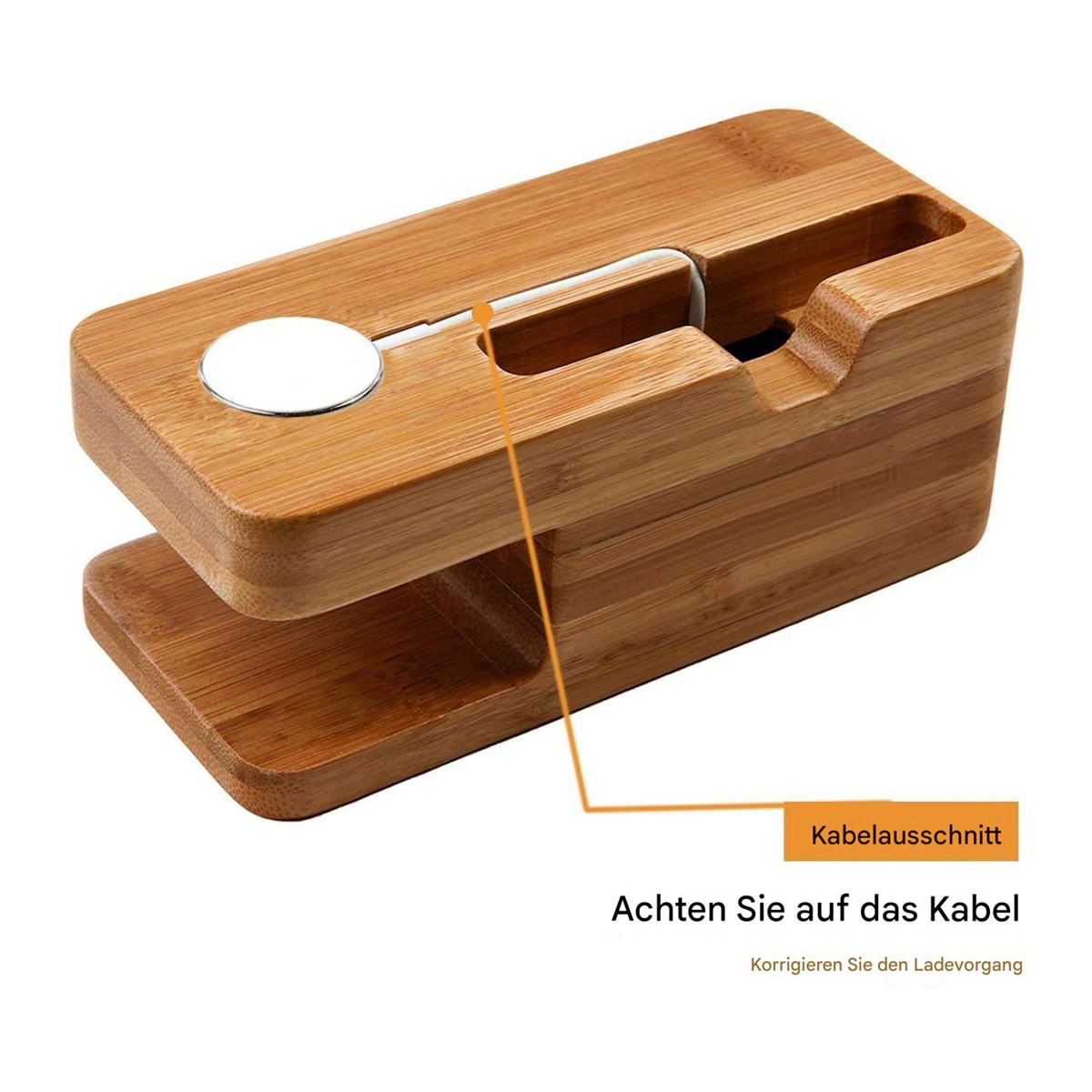 Ladestation aus Holz. Oben ein Schlitz und unten ein Schlitz für Kabel.
