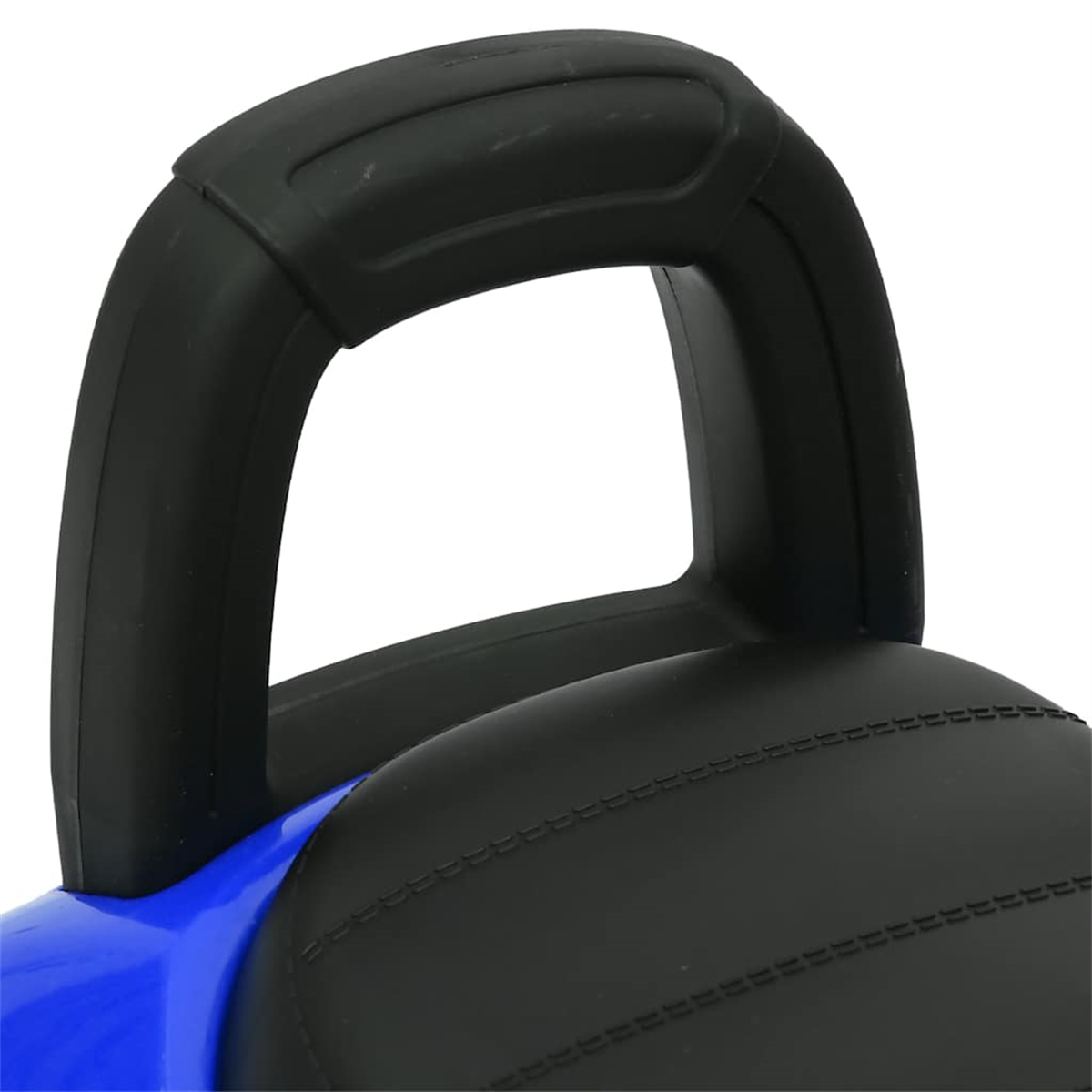 Nahaufnahme eines blauen und schwarzen Sitzes mit schwarzem Griff.