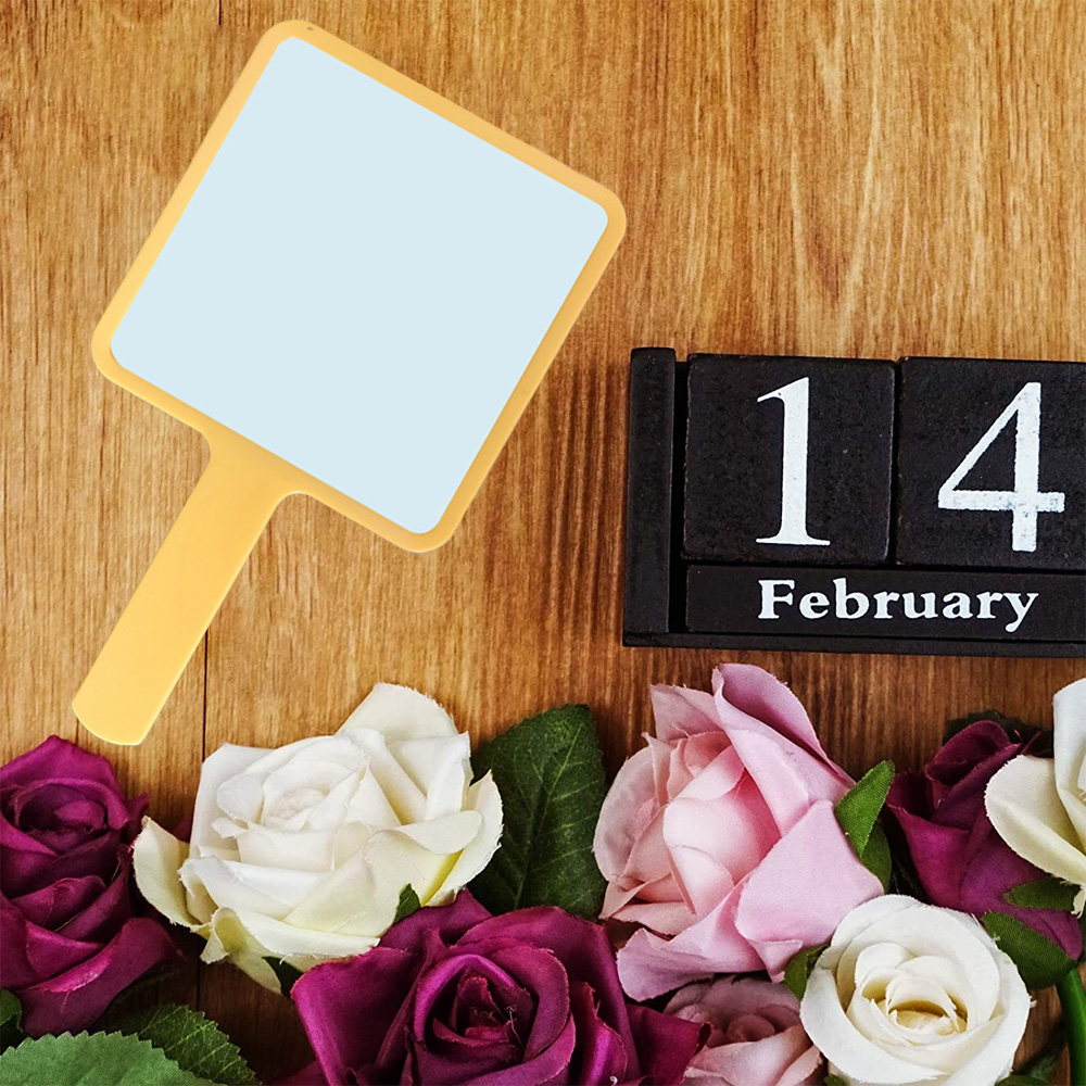 Valentinstag-Thema mit Rosen, einem Schild und einem Kalender. Der Kalender zeigt den 14. Februar.