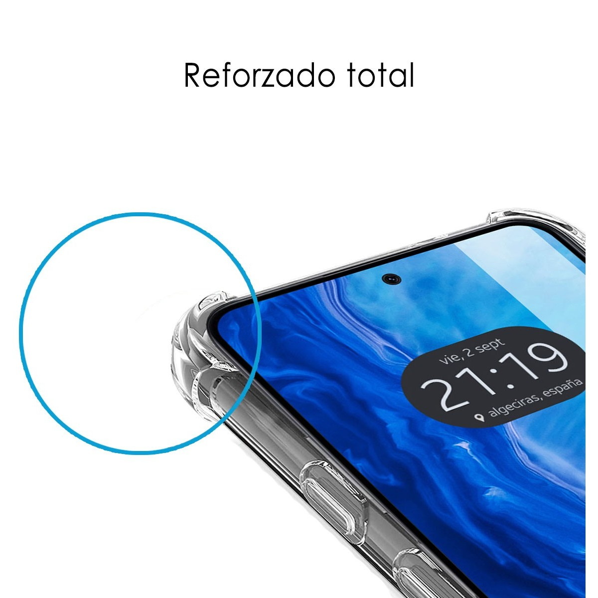 Primo piano dello schermo del telefono che mostra ora e luogo, con testo: 'Reforzado total'.