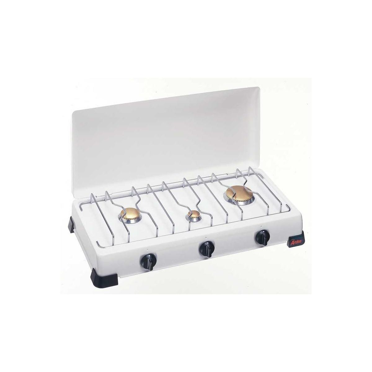 Biała przenośna kuchenka gazowa z trzema palnikami i pokrywą. Pokrętła na dole do sterowania.