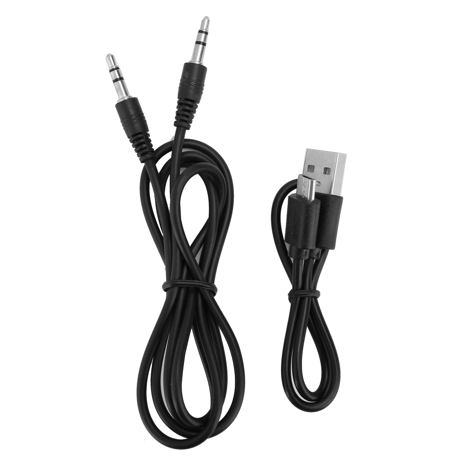 Schwarze Audiokabel mit zwei 3,5-mm-Klinken und einem USB-C-Kabel. Weißer Hintergrund.