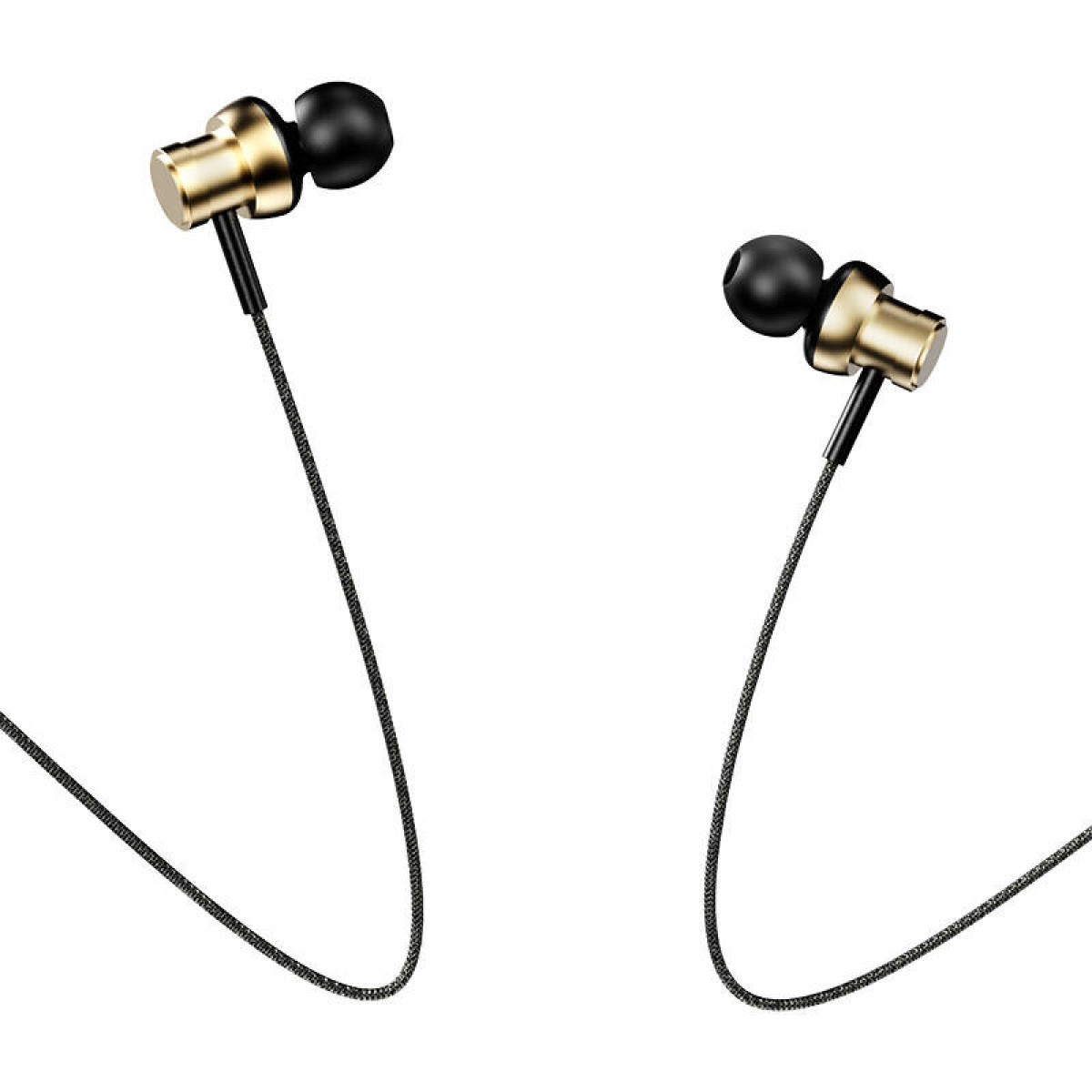 Gouden en zwarte oortelefoons met een aangesloten kabel, tegen een witte achtergrond.