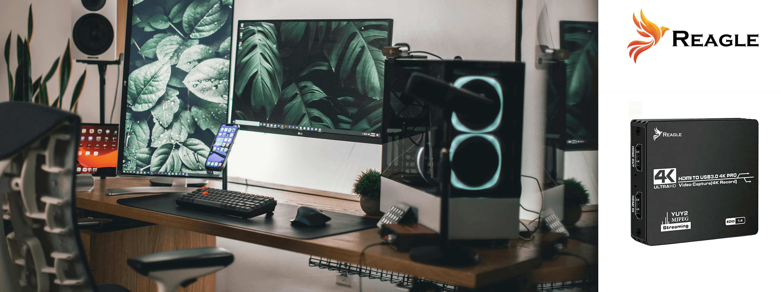 Nowoczesne stanowisko domowe z monitorami, komputerem i akcesoriami.