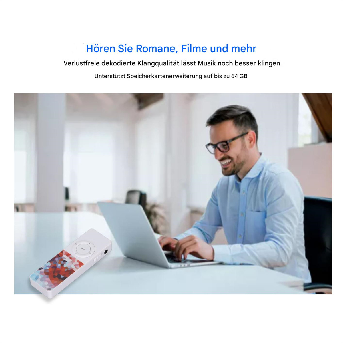 Mann benutzt Laptop mit Musik-Player. Player und Laptop stehen auf einem Schreibtisch.