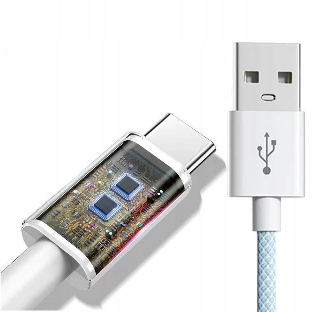Kabel USB z przezroczystą głowicą pokazującą obwody wewnętrzne. Koniec jest biały i ma symbol USB.