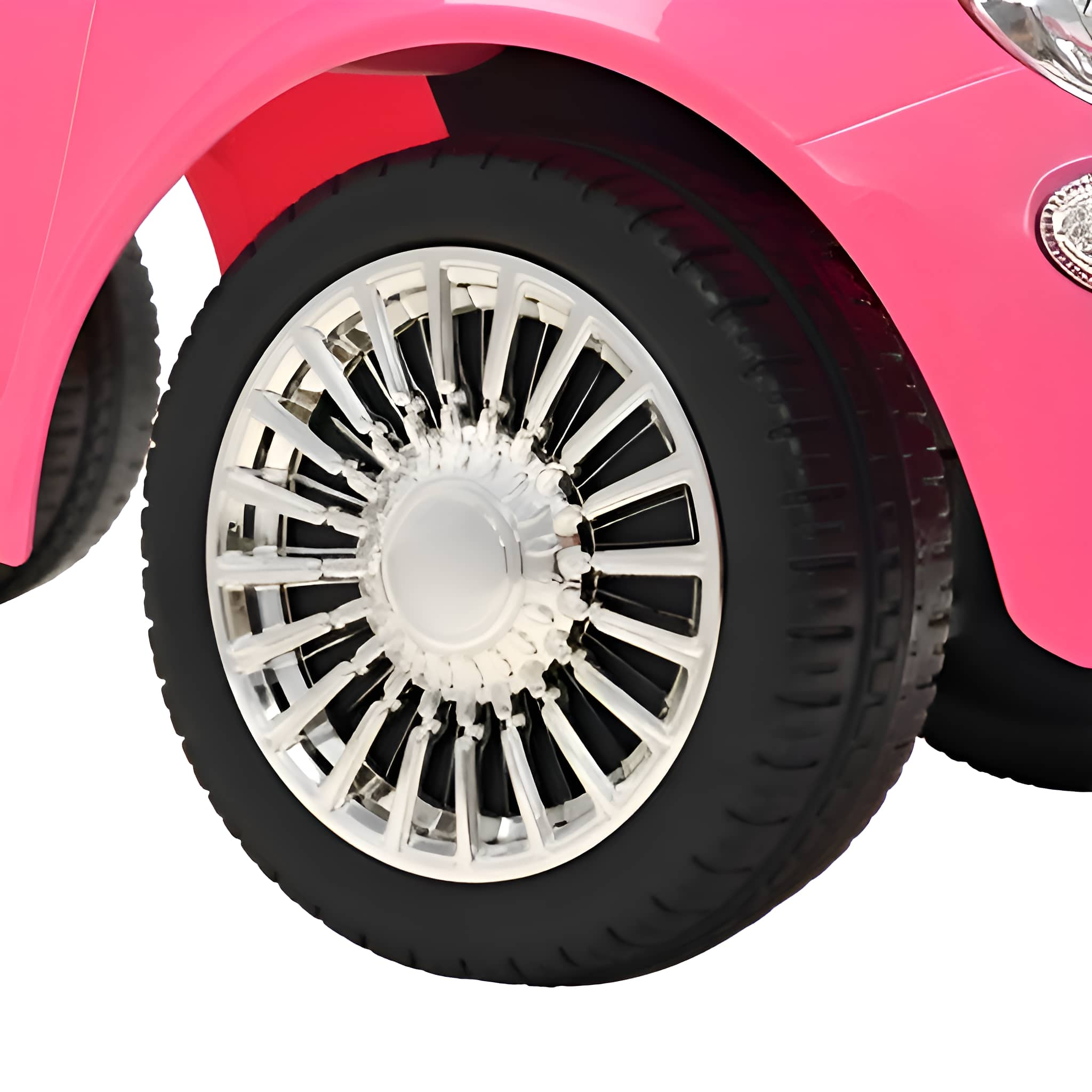 Nahaufnahme eines rosa Autoreifens mit silbernem Felgendesign, weißer Hintergrund.
