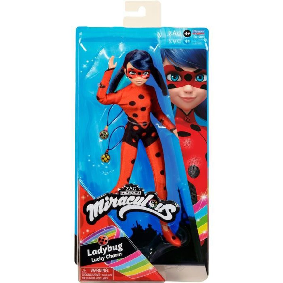 Eine Ladybug-Puppe in einer Box mit einem Cartoon-Bild. Die Box hat Text und ein Warnschild.