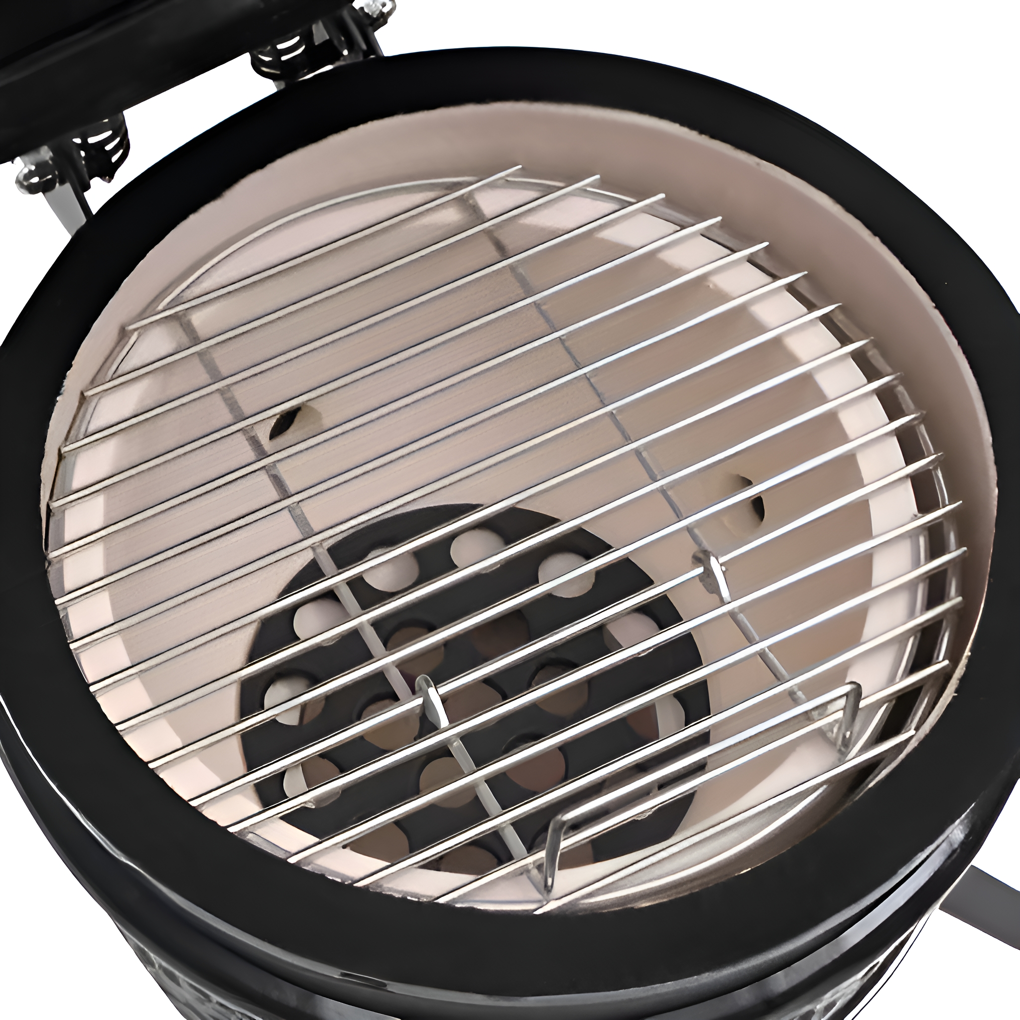 Im Inneren eines schwarzen Keramikgrills mit Metallrost. Das Innere ist weiß mit runden Luftschlitzen.