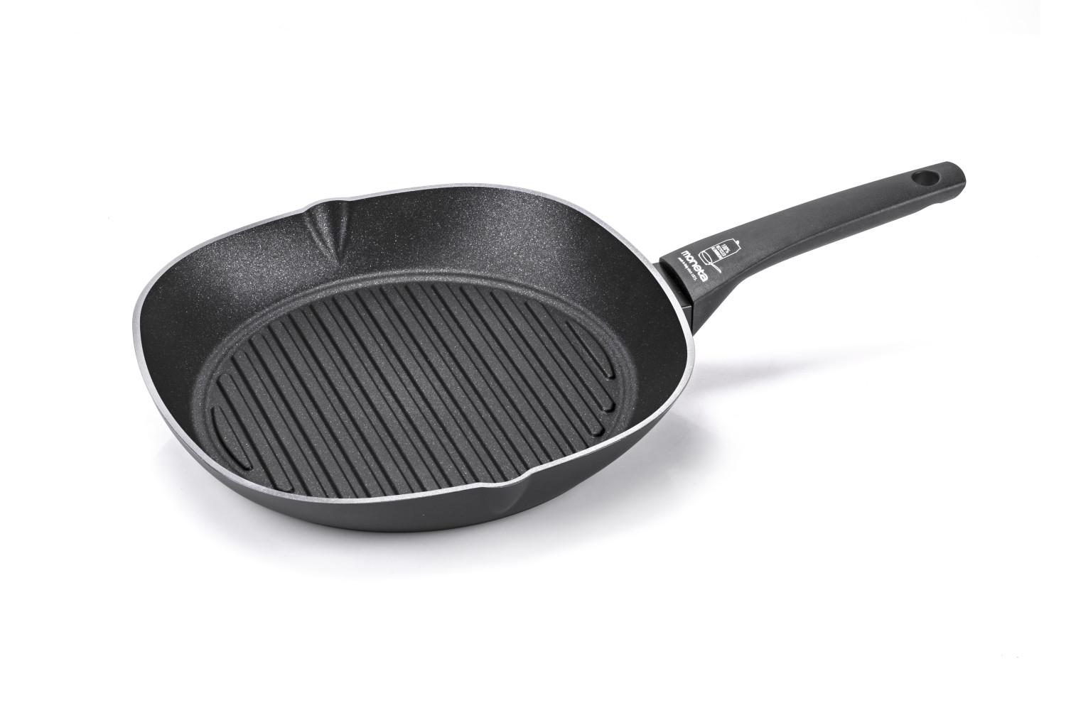 Schwarze Grillpfanne mit Griff auf weißem Hintergrund.